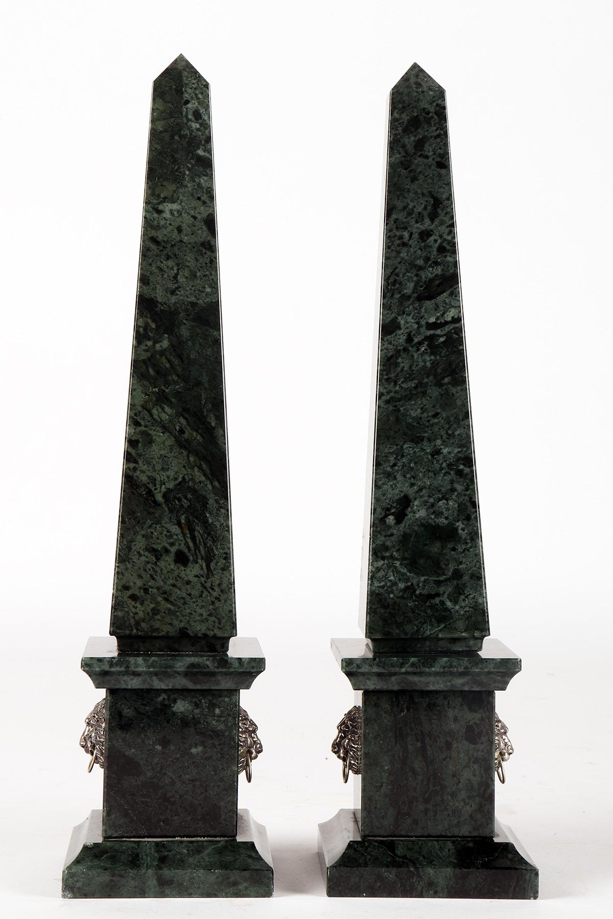 Ein Paar Obelisken der Grand Tour, grüner Alpenmarmor, Italien, zweite Hälfte des 19. Jahrhunderts (Silber) im Angebot