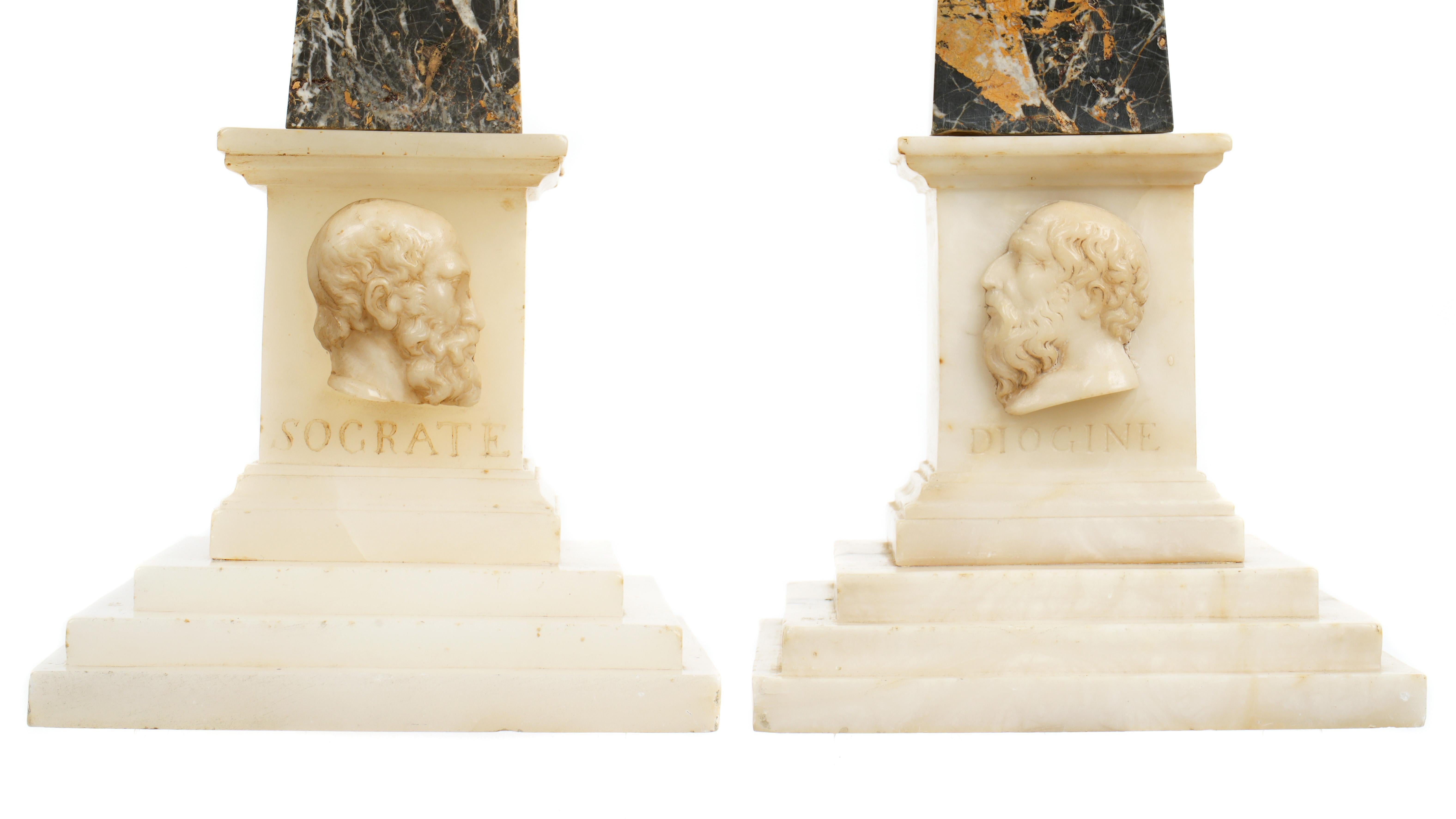 XIX secolo Coppia di obelischi in marmo variegato del Grand Tour in vendita