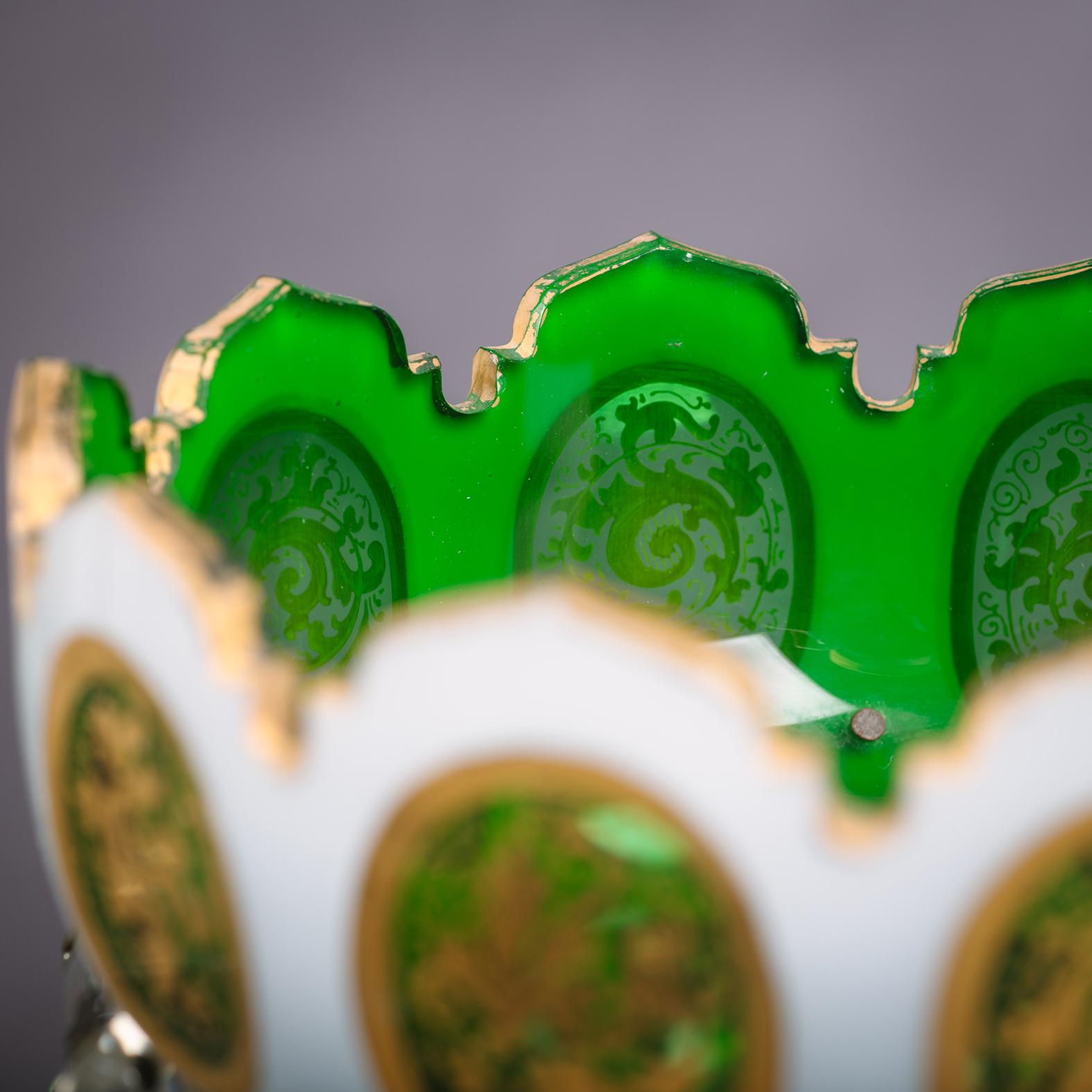 Ceco A  Coppia di lustri in vetro con sovrapposizione di verde e bianco in vendita