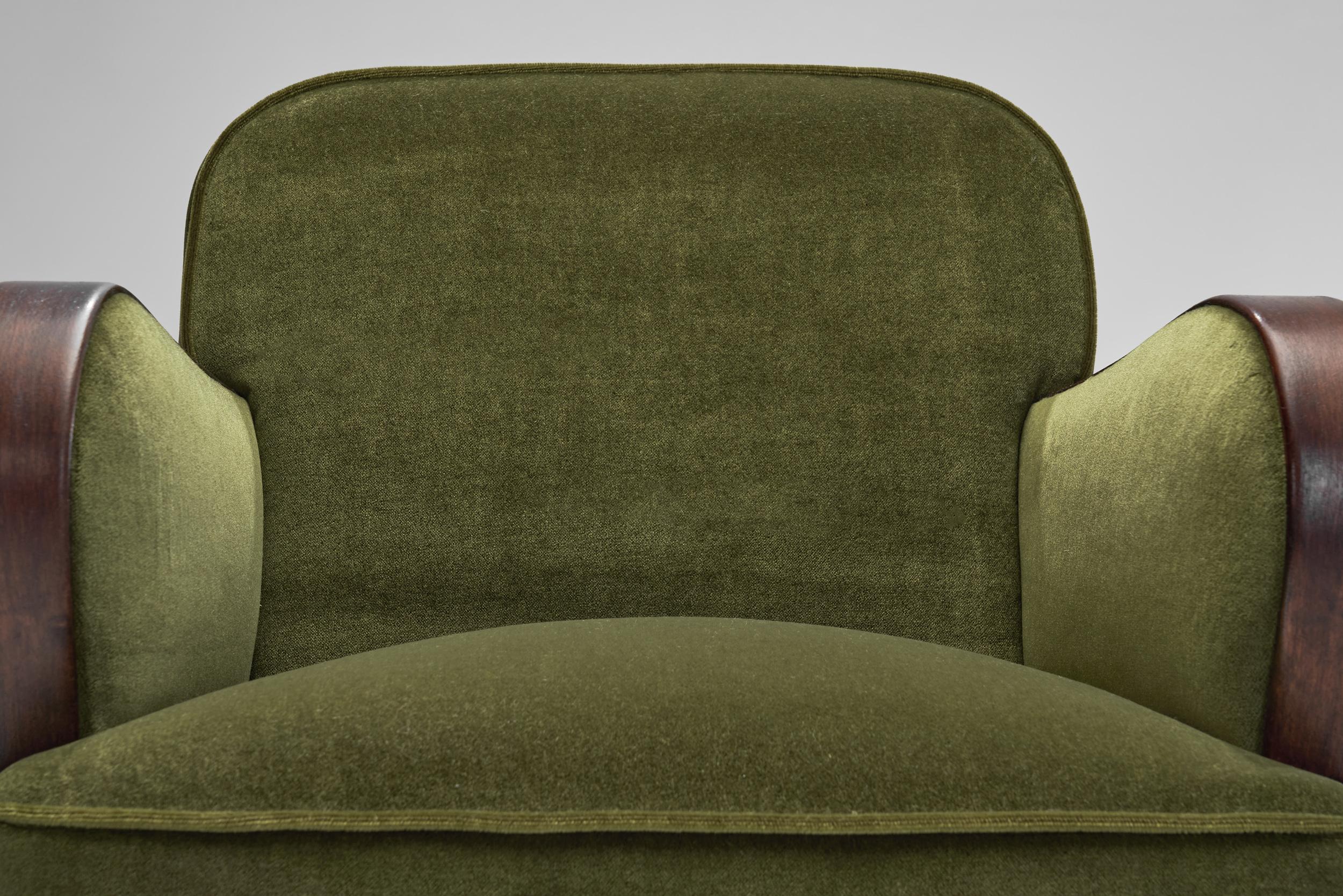A Pair of Green Art Deco Armchairs, Europe 1930s For Sale 5