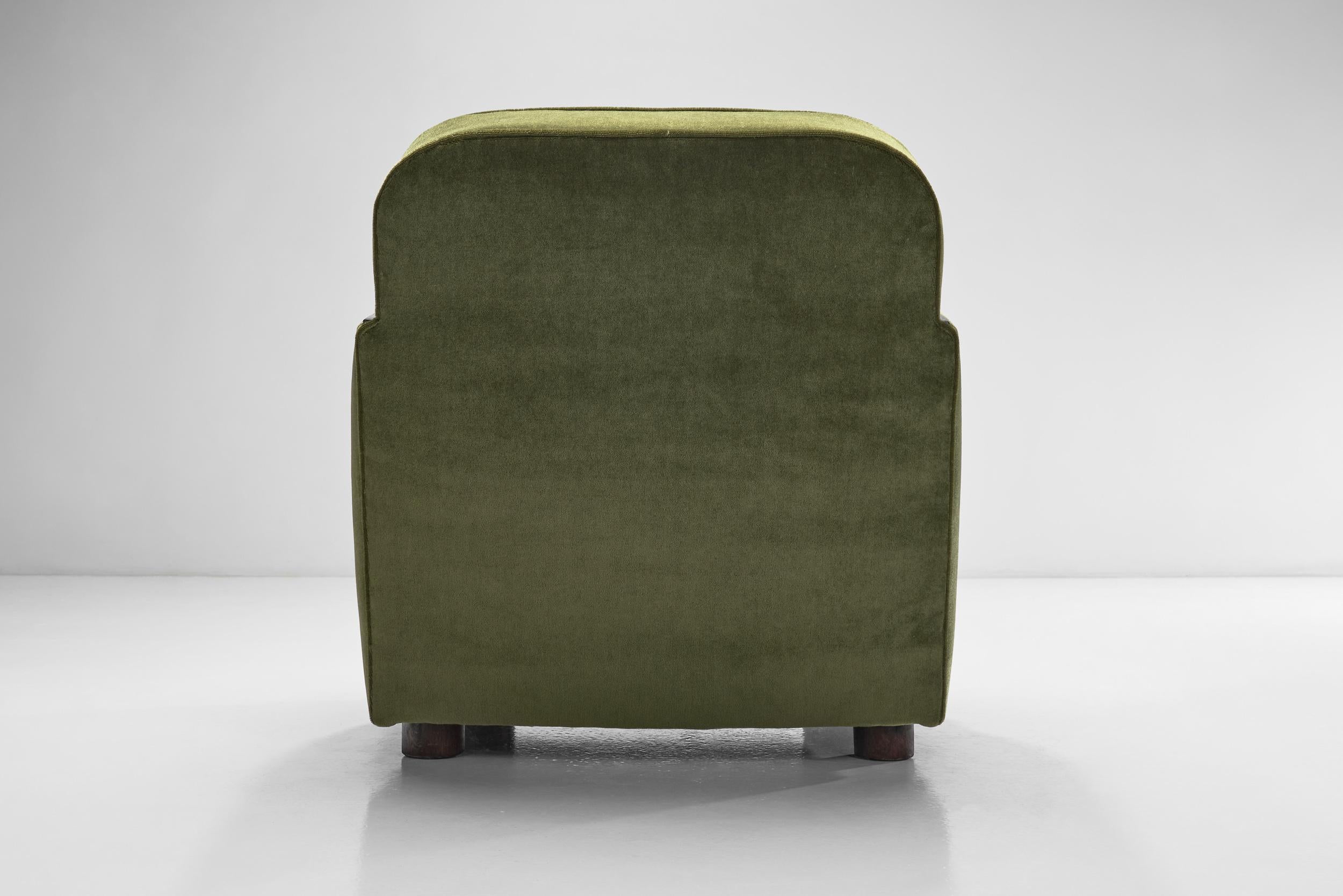 A Pair of Green Art Deco Armchairs, Europe 1930s For Sale 9