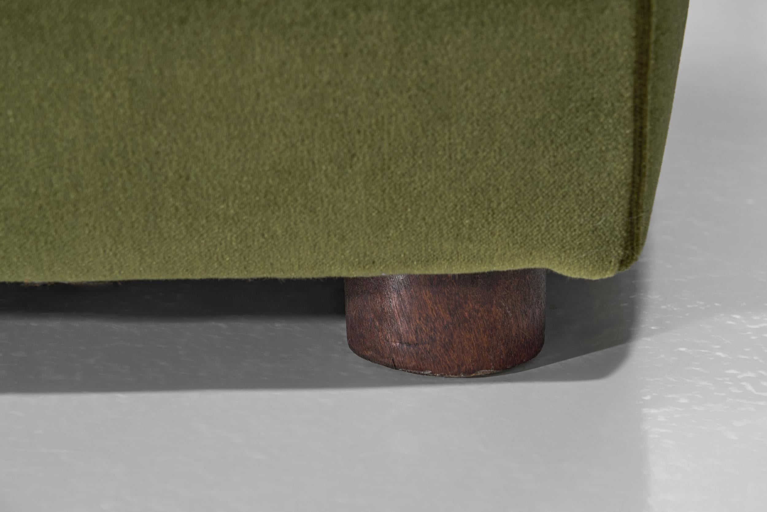 A Pair of Green Art Deco Armchairs, Europe 1930s For Sale 10