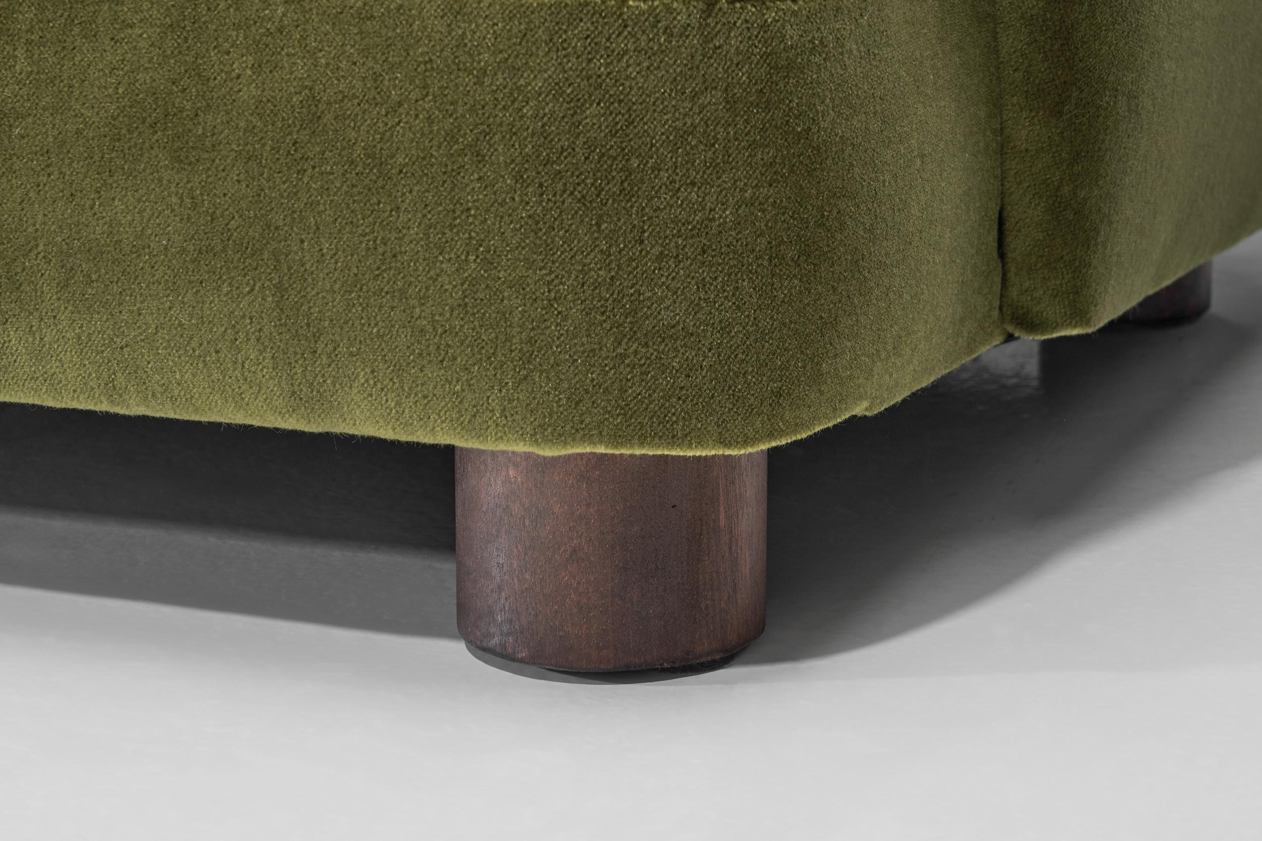 A Pair of Green Art Deco Armchairs, Europe 1930s For Sale 11