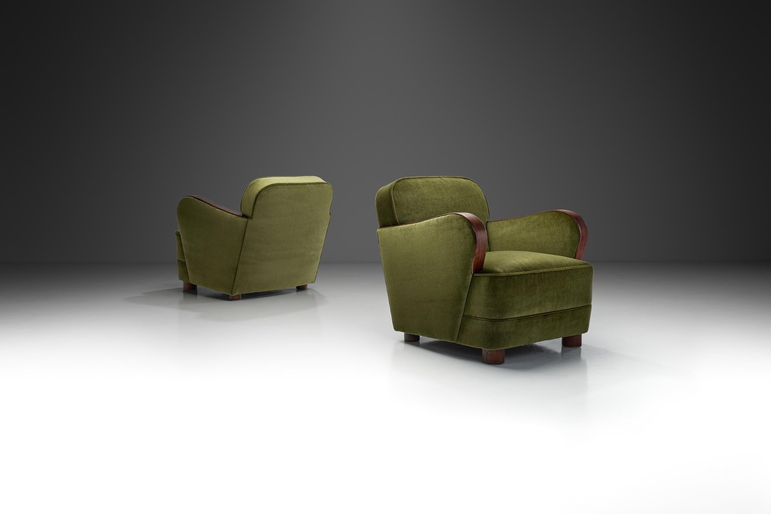European A Pair of Green Art Deco Armchairs, Europe 1930s For Sale