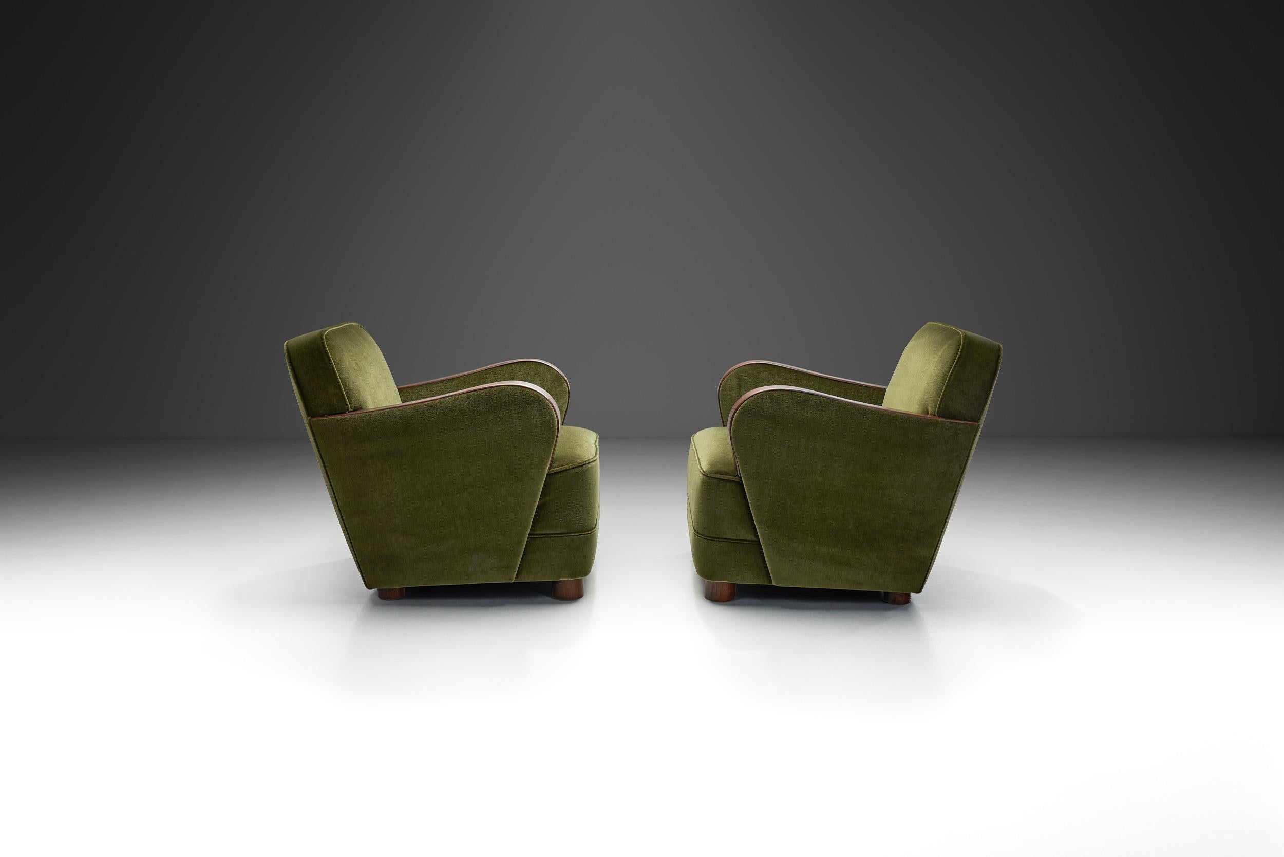 Mid-20th Century A Pair of Green Art Deco Armchairs, Europe 1930s For Sale
