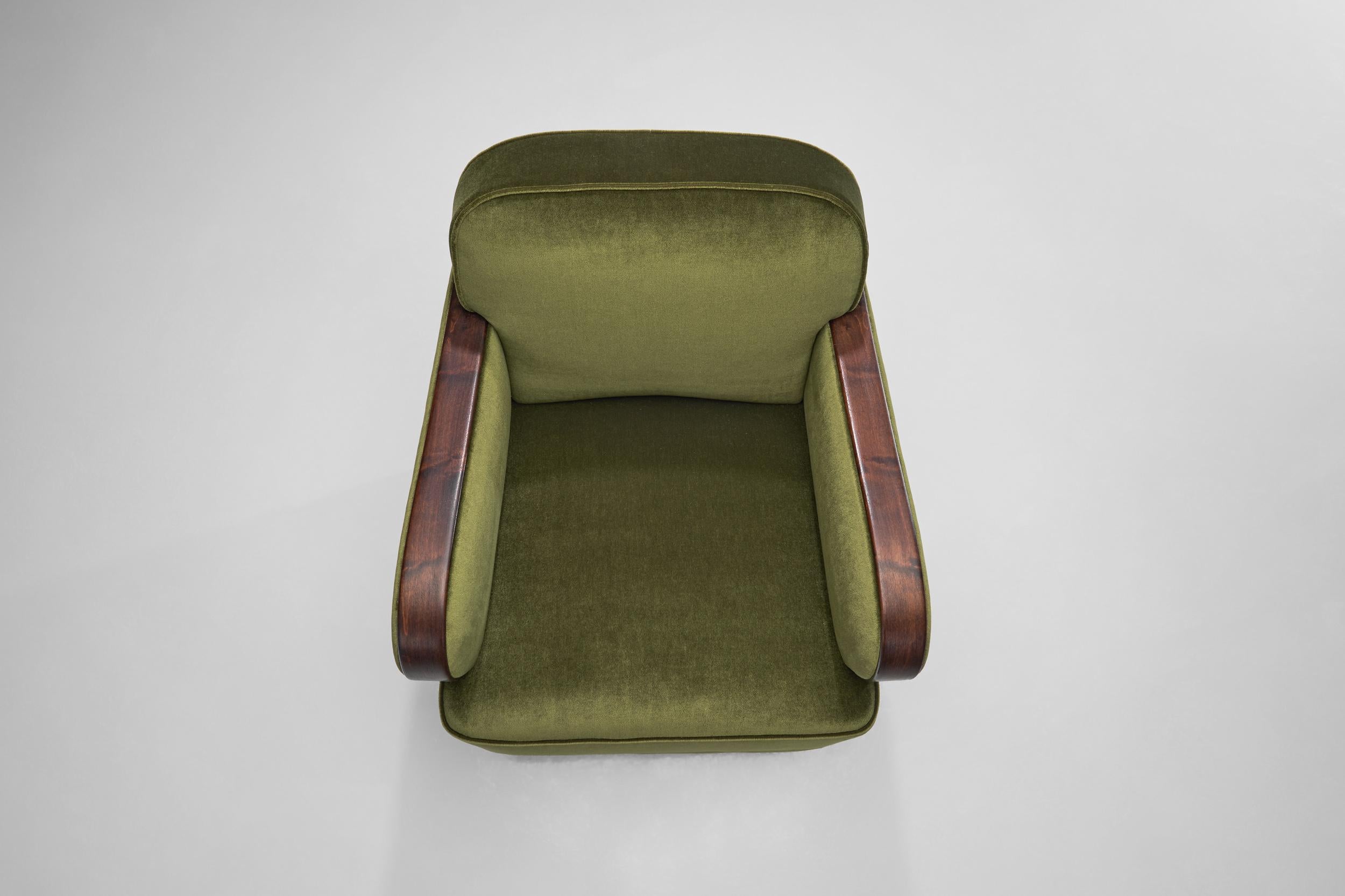 A Pair of Green Art Deco Armchairs, Europe 1930s For Sale 3