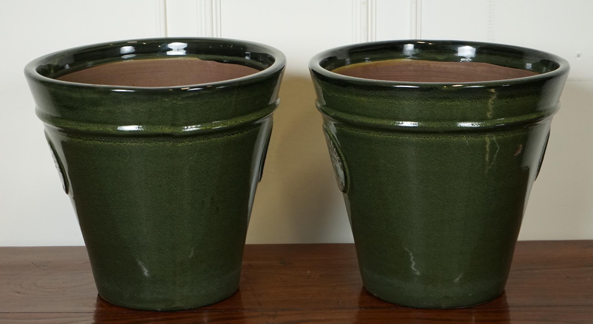 British A PAIR OF GREEN EDWARDIAN STYLE FLOWER PLANT POTS BY HERITAGE GARDEN j1 For Sale