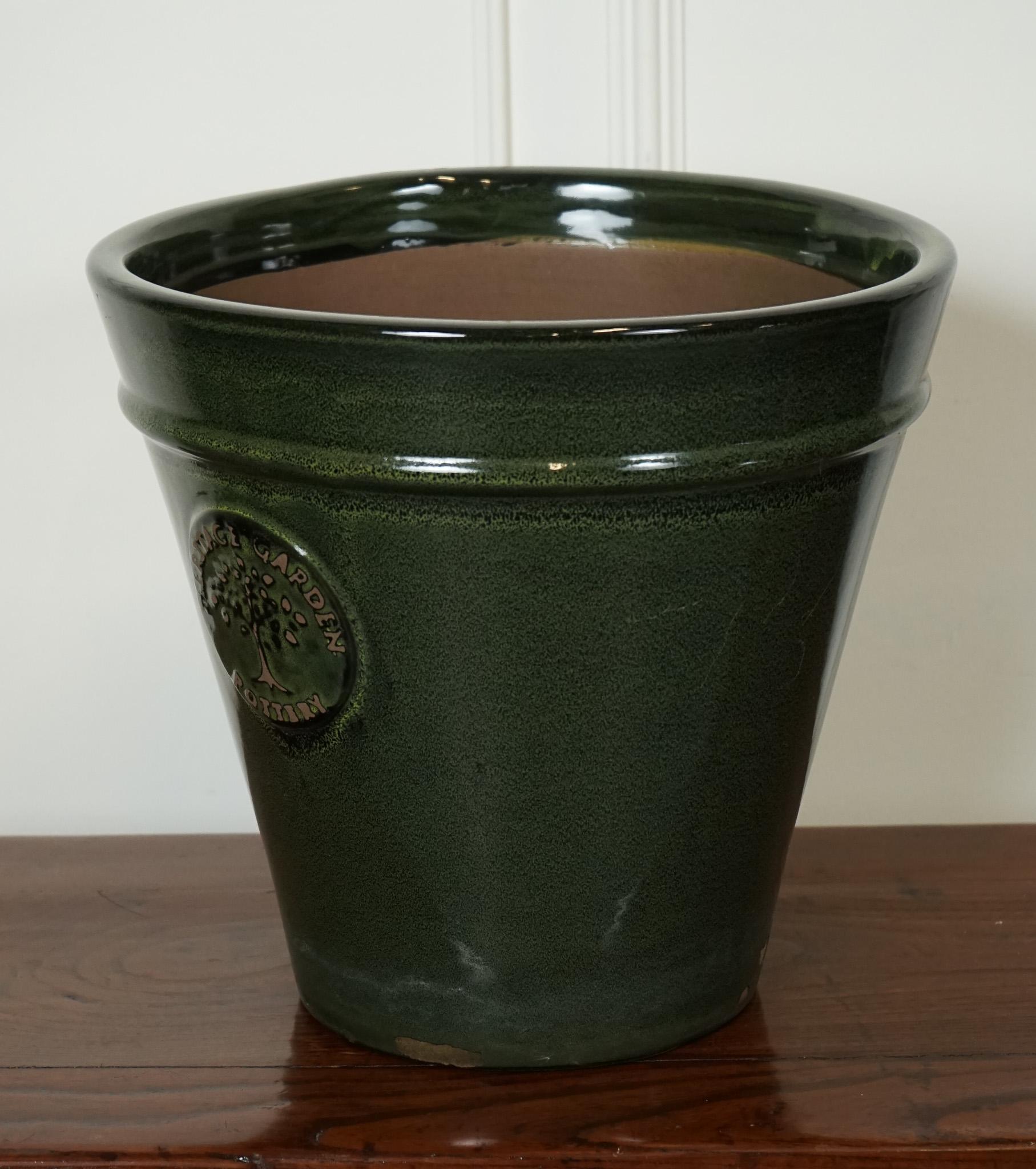Contemporary A PAIR OF GREEN EDWARDIAN STYLE FLOWER PLANT POTS BY HERITAGE GARDEN j1 For Sale