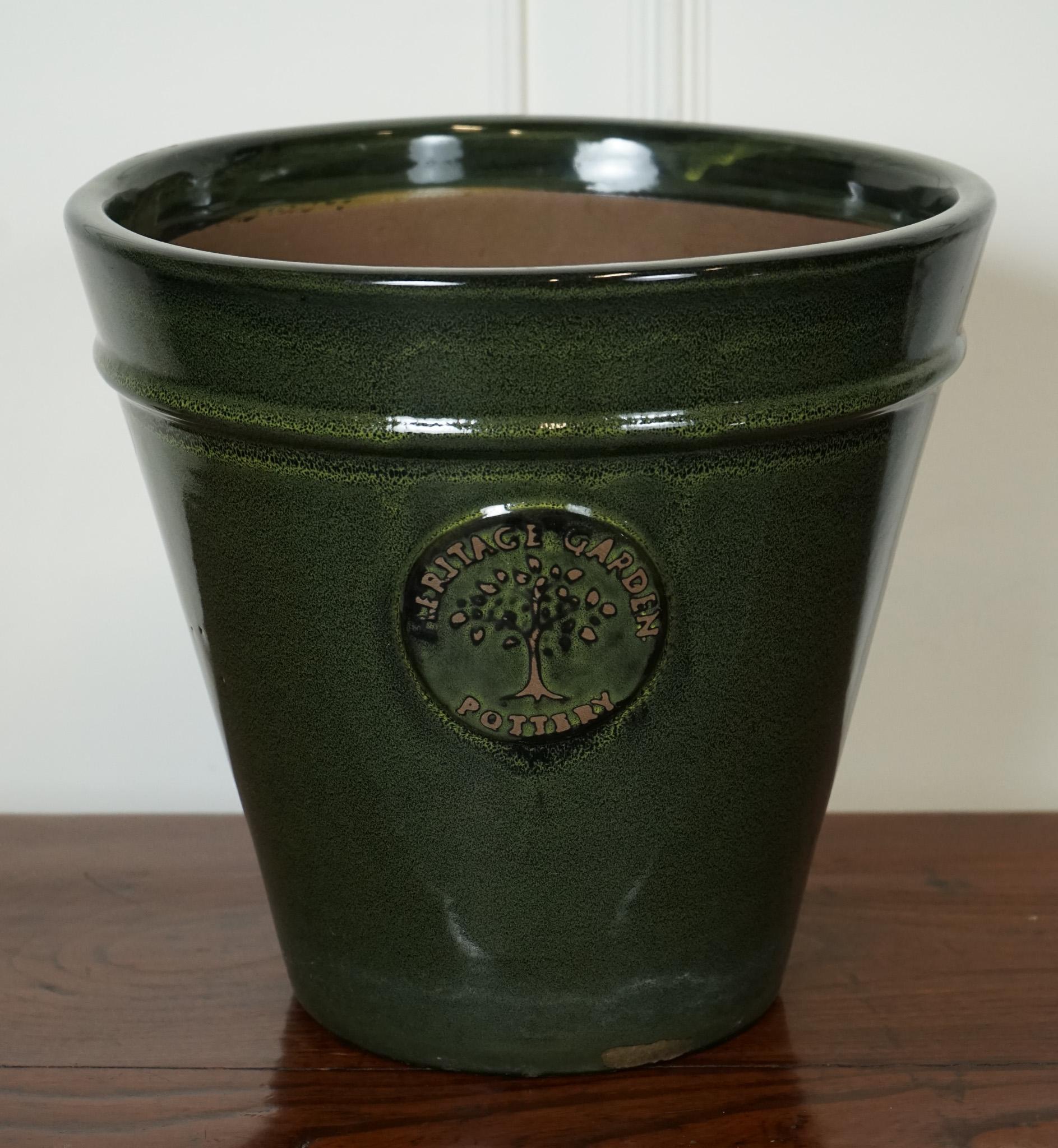 AAIR OF GREEN EDWARDIAN  Style FLOWER PLANT POTS BY HERITAGE GARDEN j1 (Keramik) im Angebot