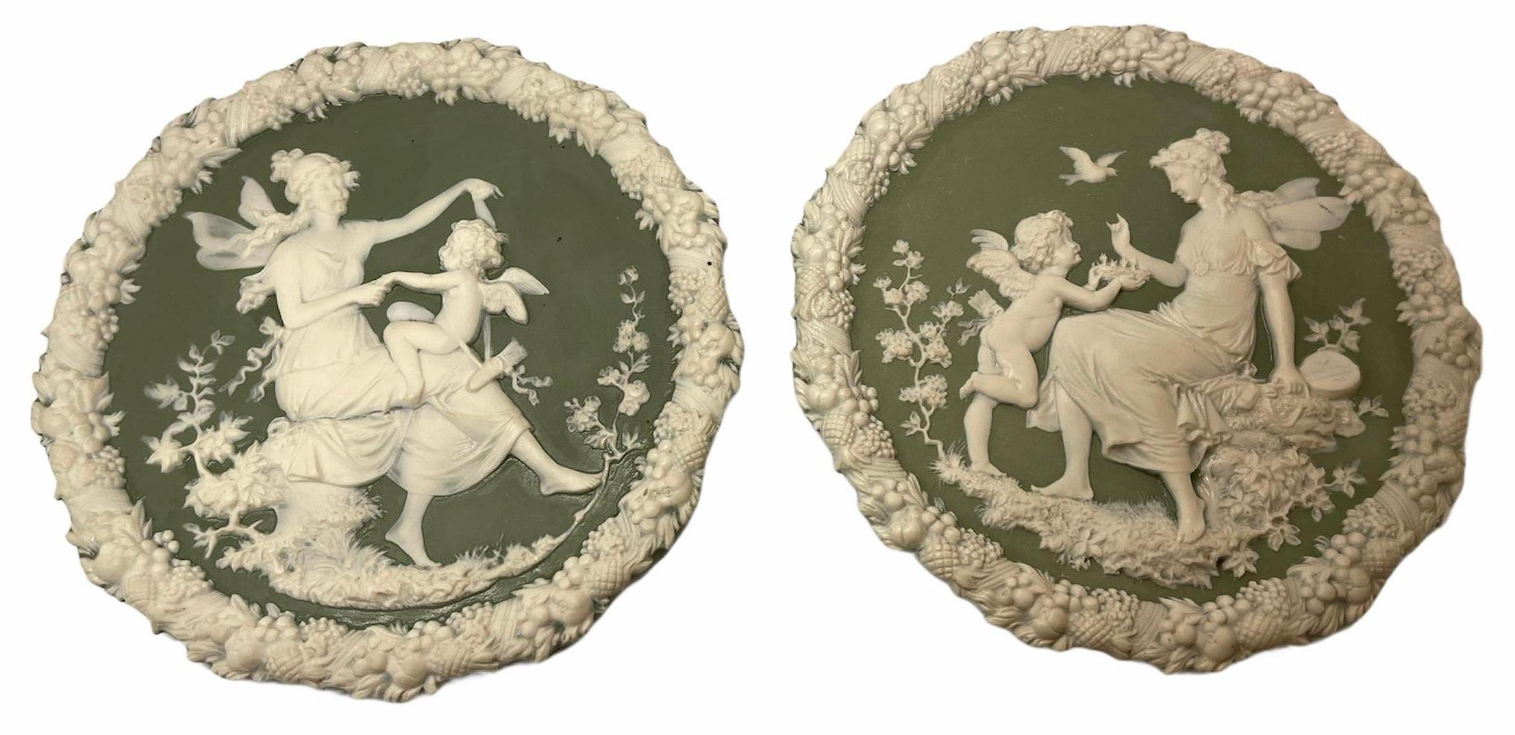 Pair of Green Jasperware Wall Round Wall Plate In Good Condition In Guaynabo, PR