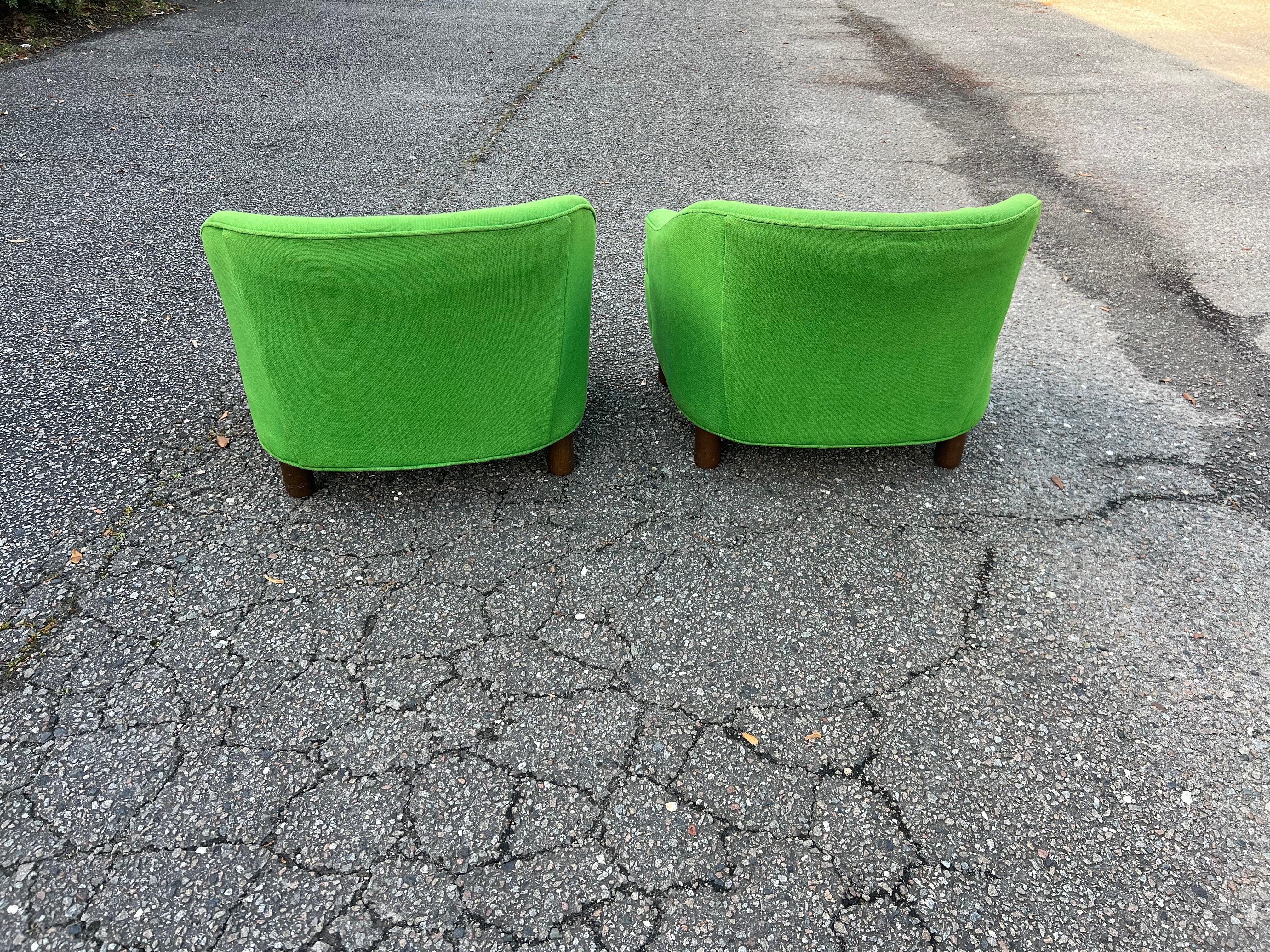 A pair of green mid-Century modern Monroe of selig barrel back chairs  For Sale 5