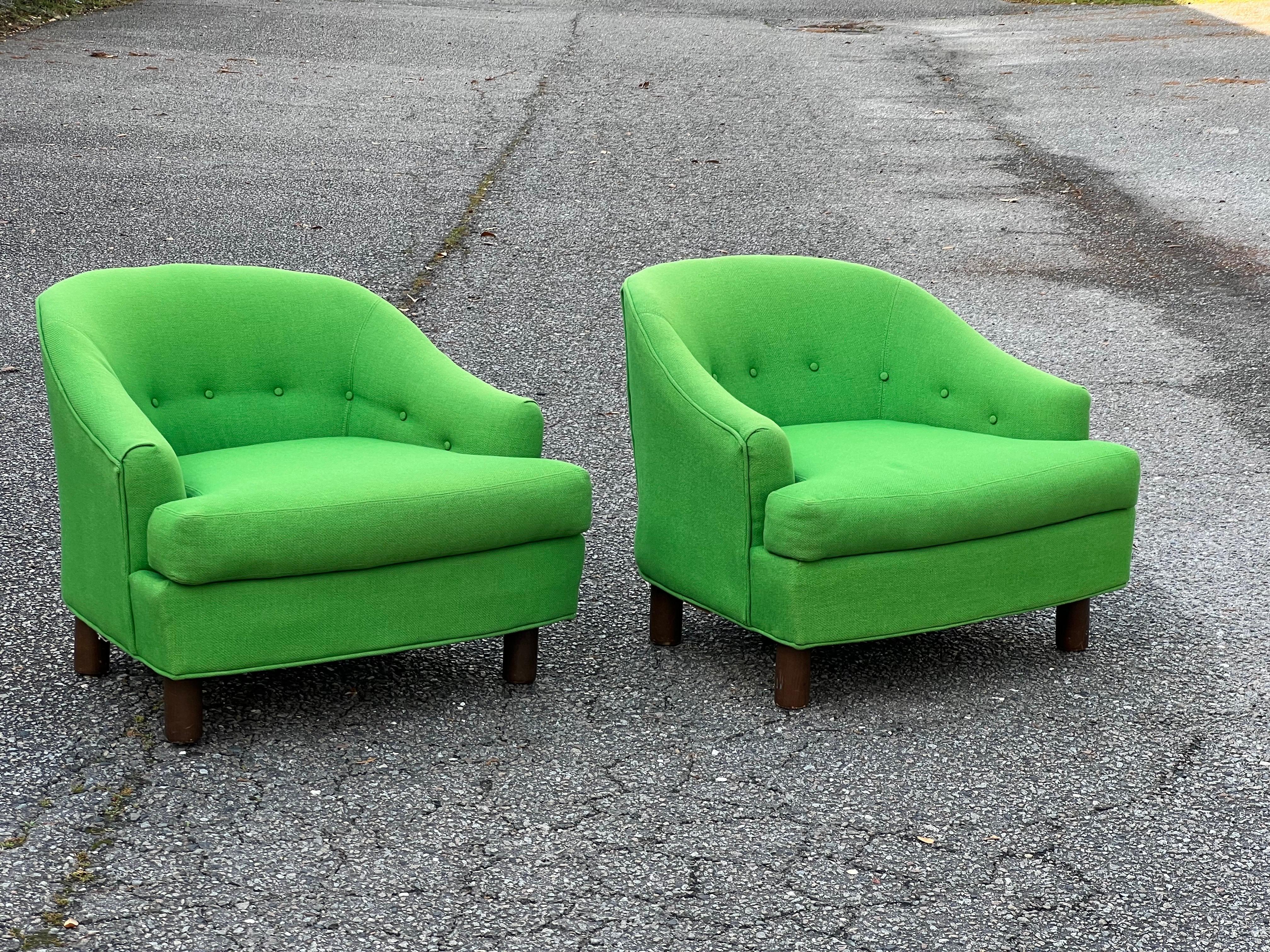 Paire de chaises vertes à dossier en tonneau, de style The Modernity, datant du milieu du siècle dernier.  en vente 12