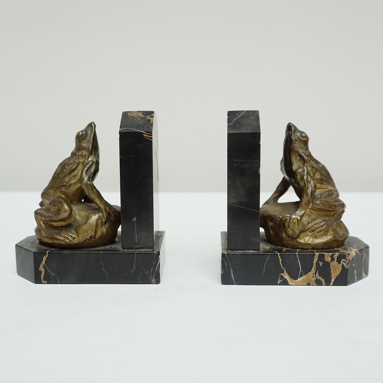 A Pair of Art Deco bookends by Antoine Bofill (1875-1925). Solid bronze Frogs set on marble bases. Signed 'Bofill' to bronze. 

Dimensions: H 11cm W 10cm D 7.3cm 

Origin: French

Date: Circa, 1920

Item Number: 2906223.