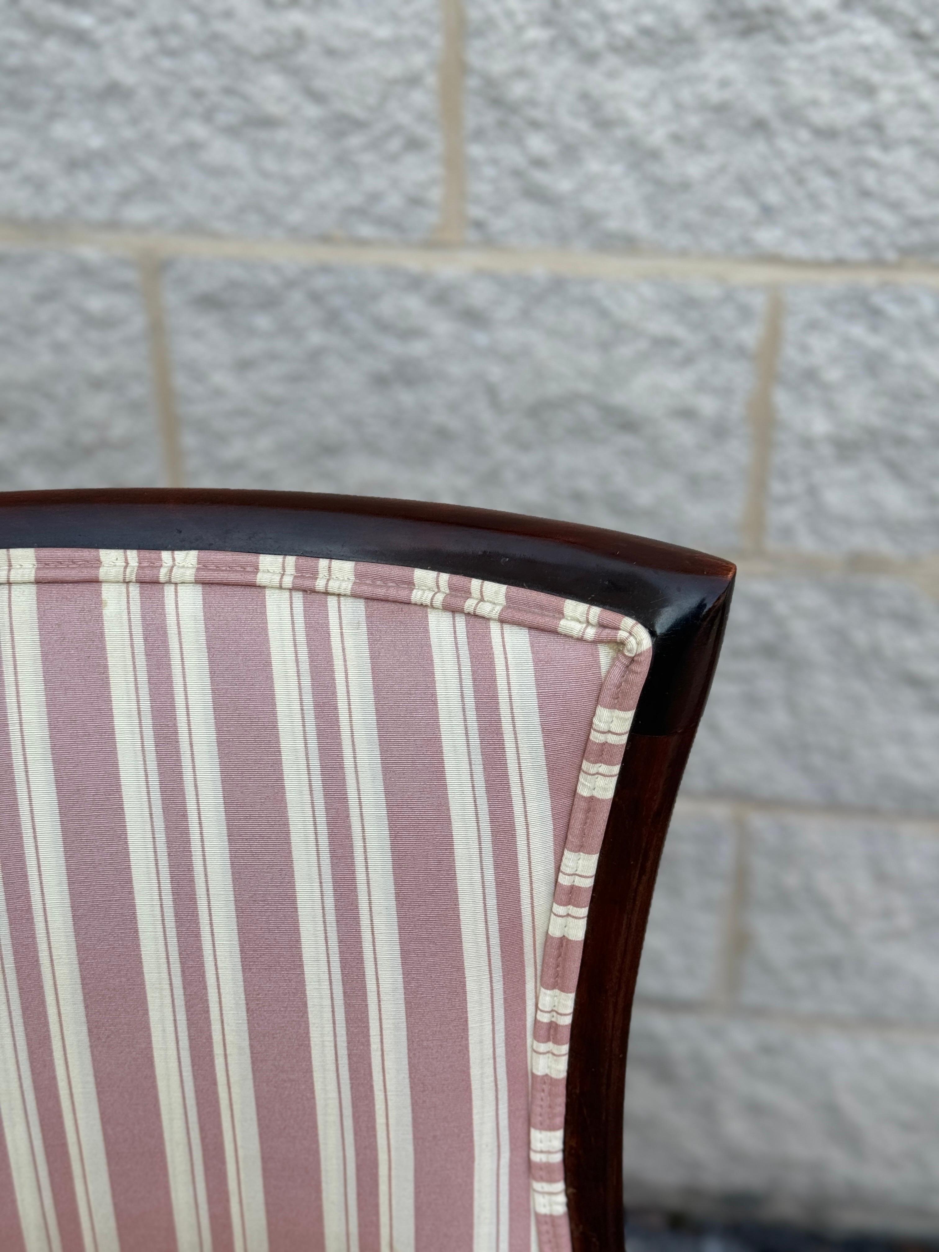 Ein Paar ebonisierte Sessel im Grosfeld House-Stil im Angebot 5