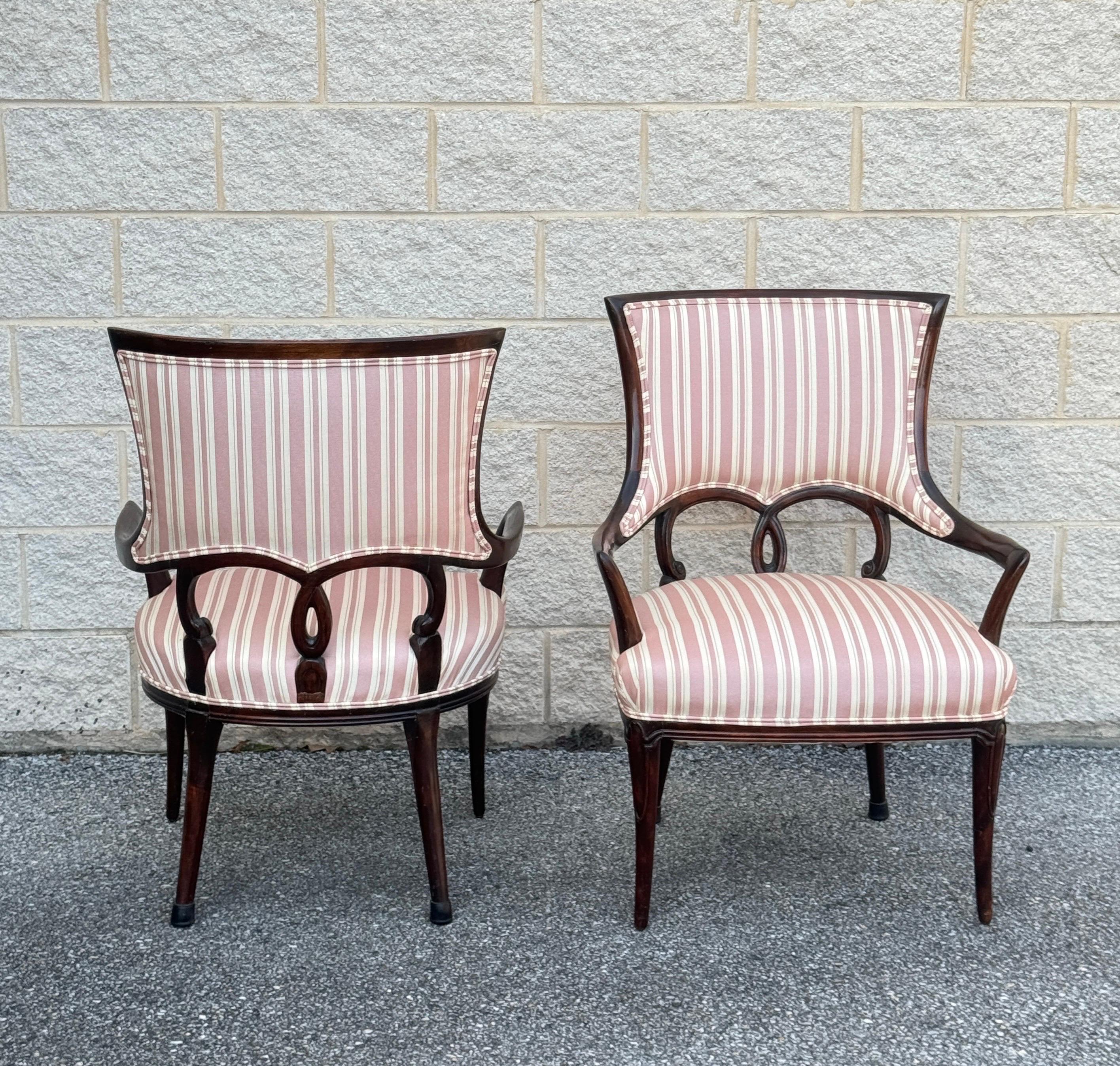 Ein Paar ebonisierte Sessel im Grosfeld House-Stil (Hollywood Regency) im Angebot