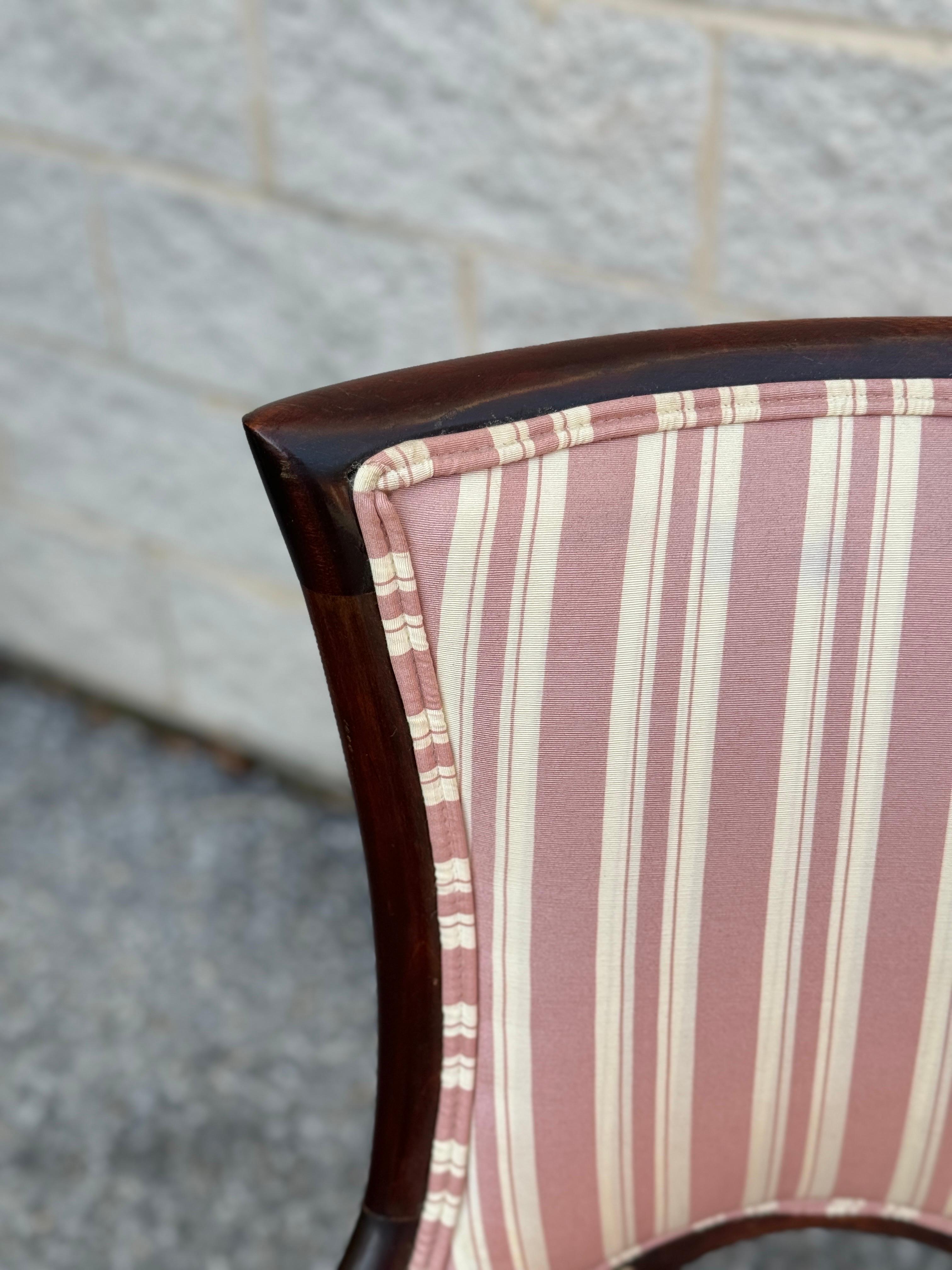 Ein Paar ebonisierte Sessel im Grosfeld House-Stil im Angebot 2