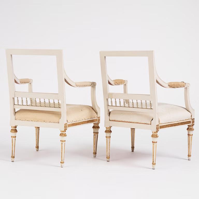 Un par de sillones abiertos Gustavian de J. Lindgren Sueco en venta