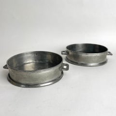 Ein Paar Magnumflaschen aus Gustavianischem Zinn Untersetzer von 1808