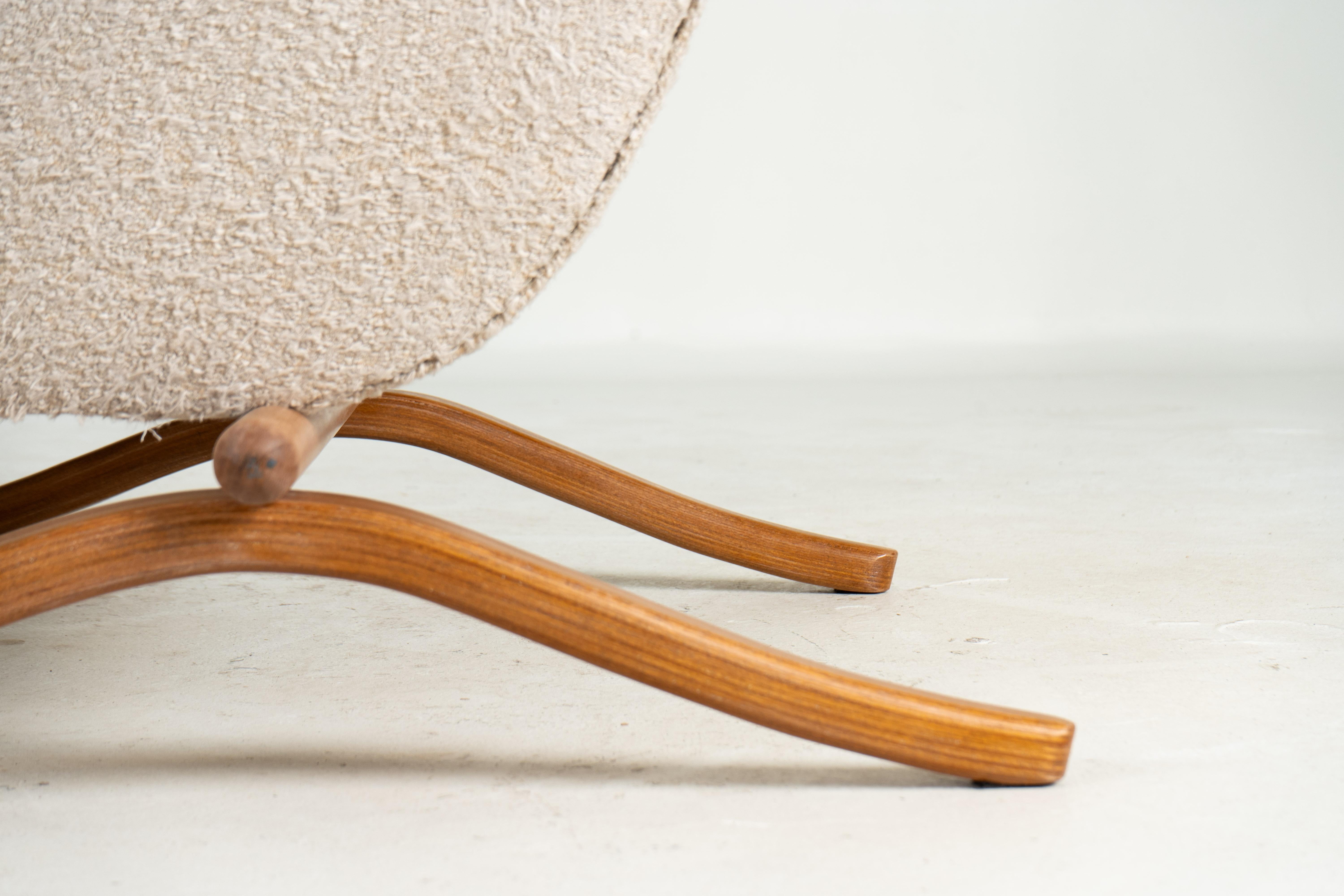 A Pair of Halabala Style Chairs with Curved Arms and Legs in vendita 5