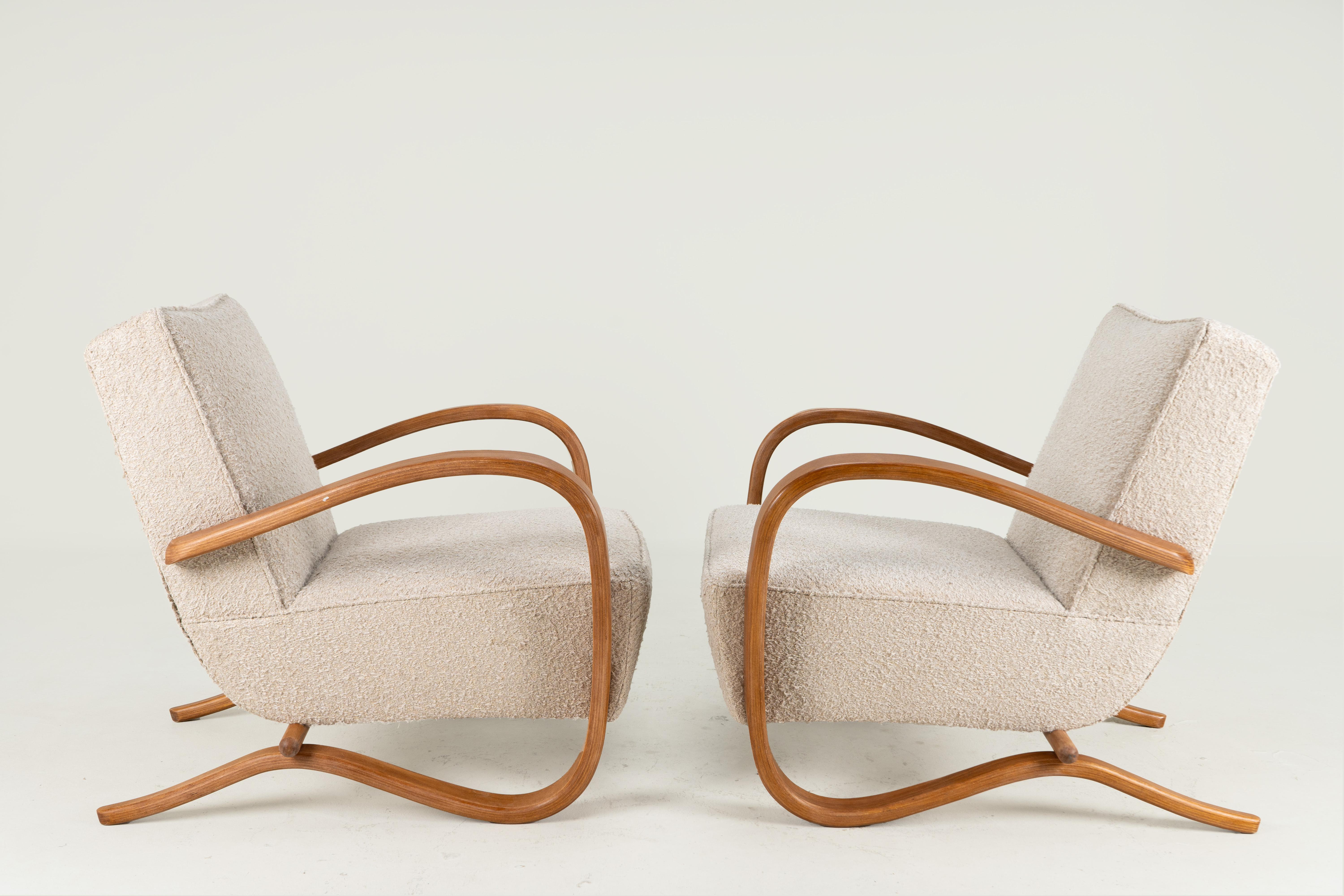 Ceco A Pair of Halabala Style Chairs with Curved Arms and Legs in vendita