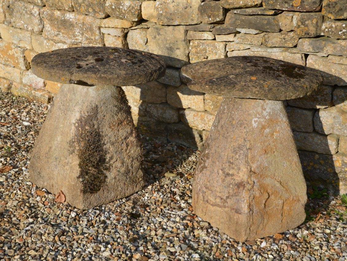 A pair of Ham stone staddle stones In Good Condition For Sale In Cheltenham, Gloucestershire