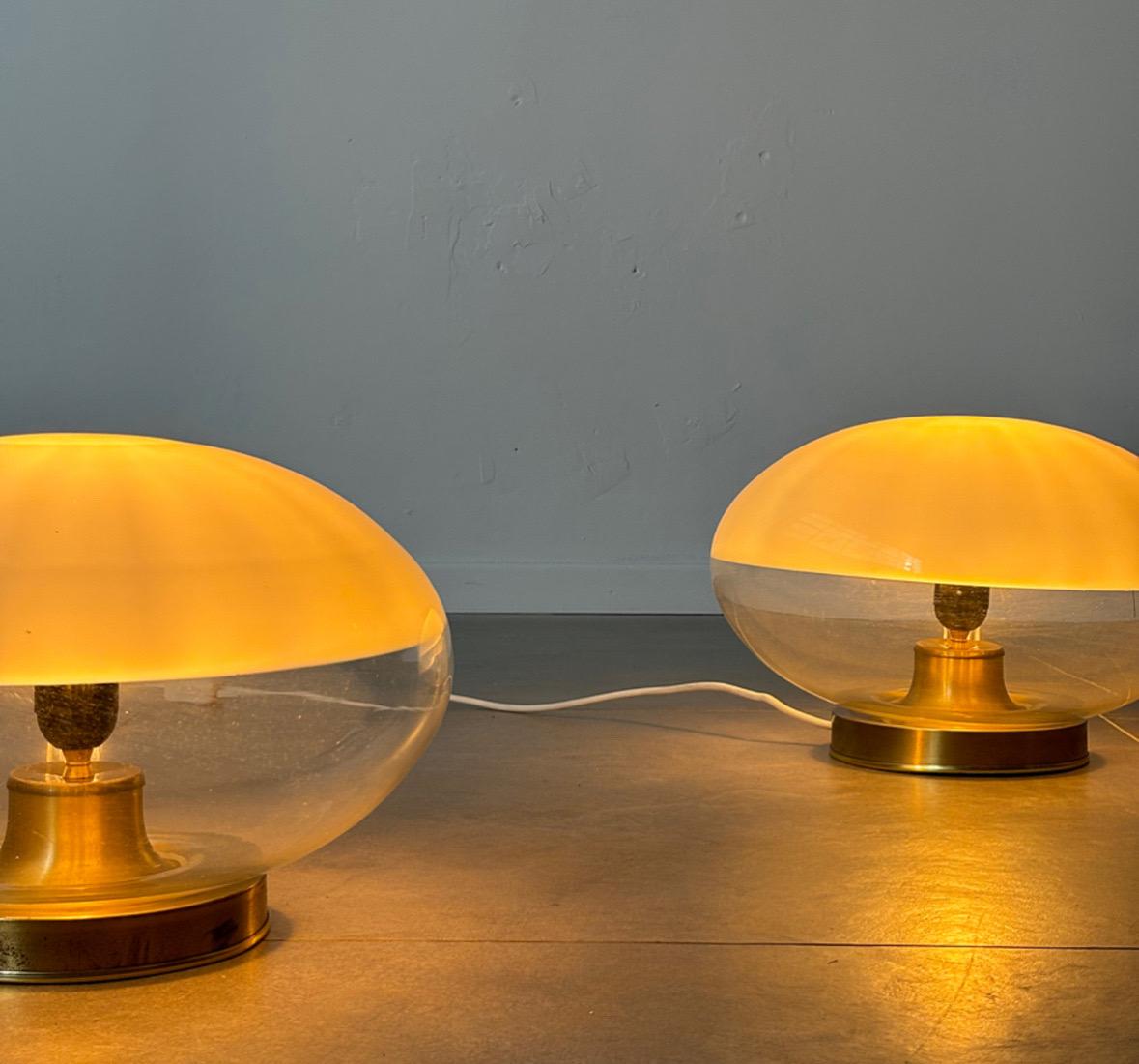 Laiton Paire de lampes de table en verre soufflé à la main conçues par Roberto Pamio dans les années 1970, Italie en vente