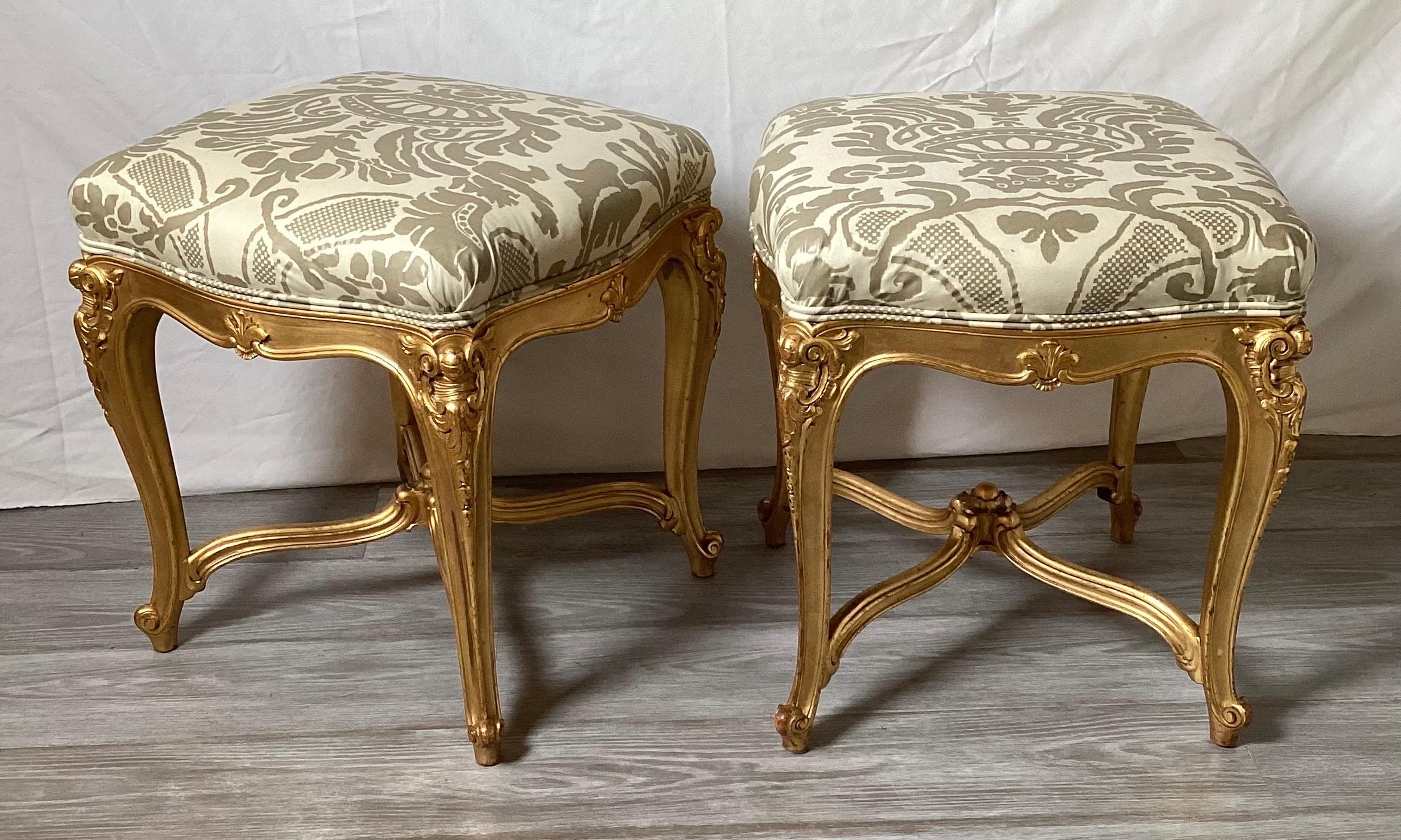 Pair of Hand Carved Giltwood Square Benches Louis XV Style circa 1900 In Excellent Condition For Sale In Lambertville, NJ