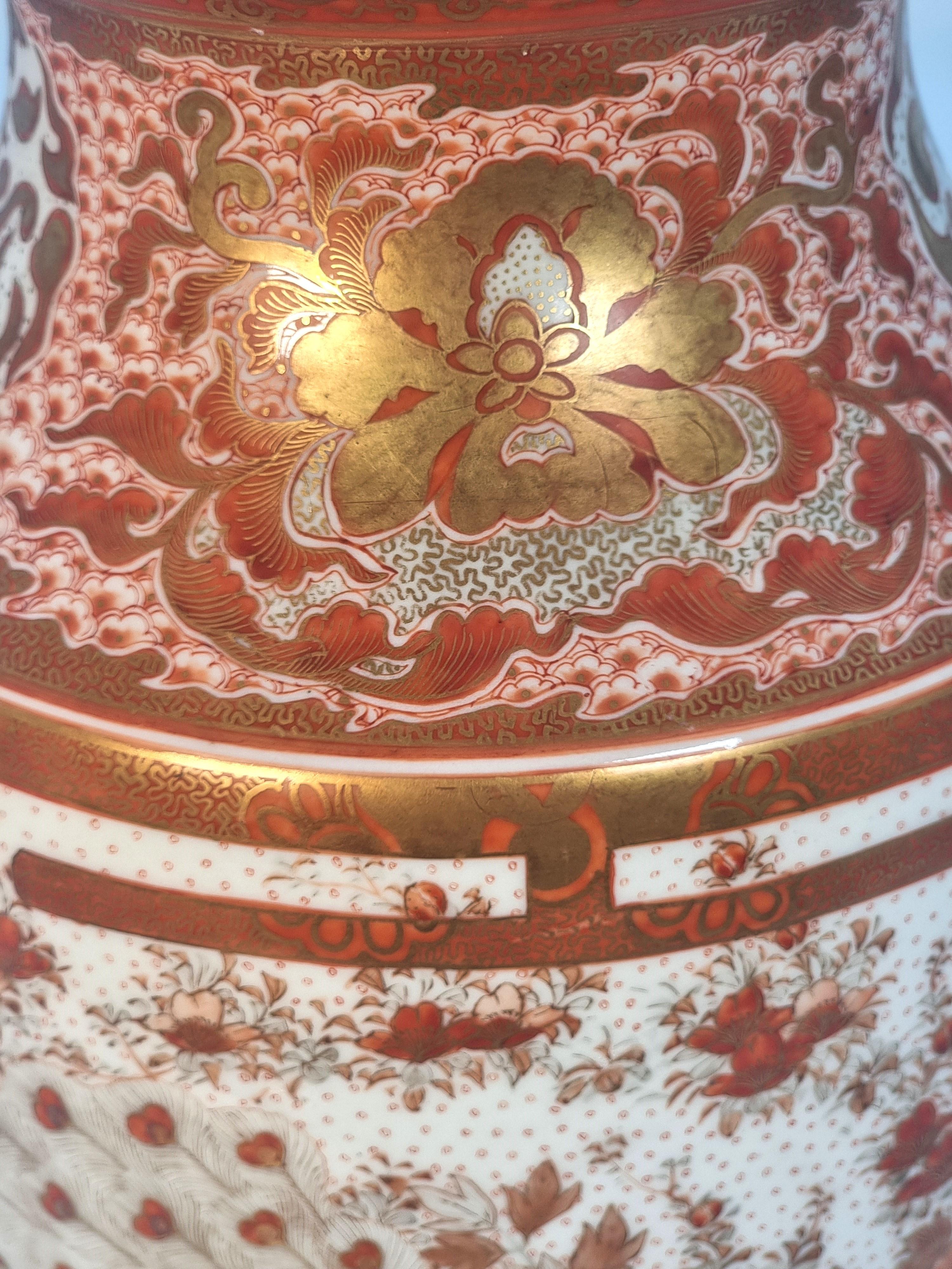 A  pair of hand painted Japanese Kutani porcelain vases, circa 1890 For Sale 4