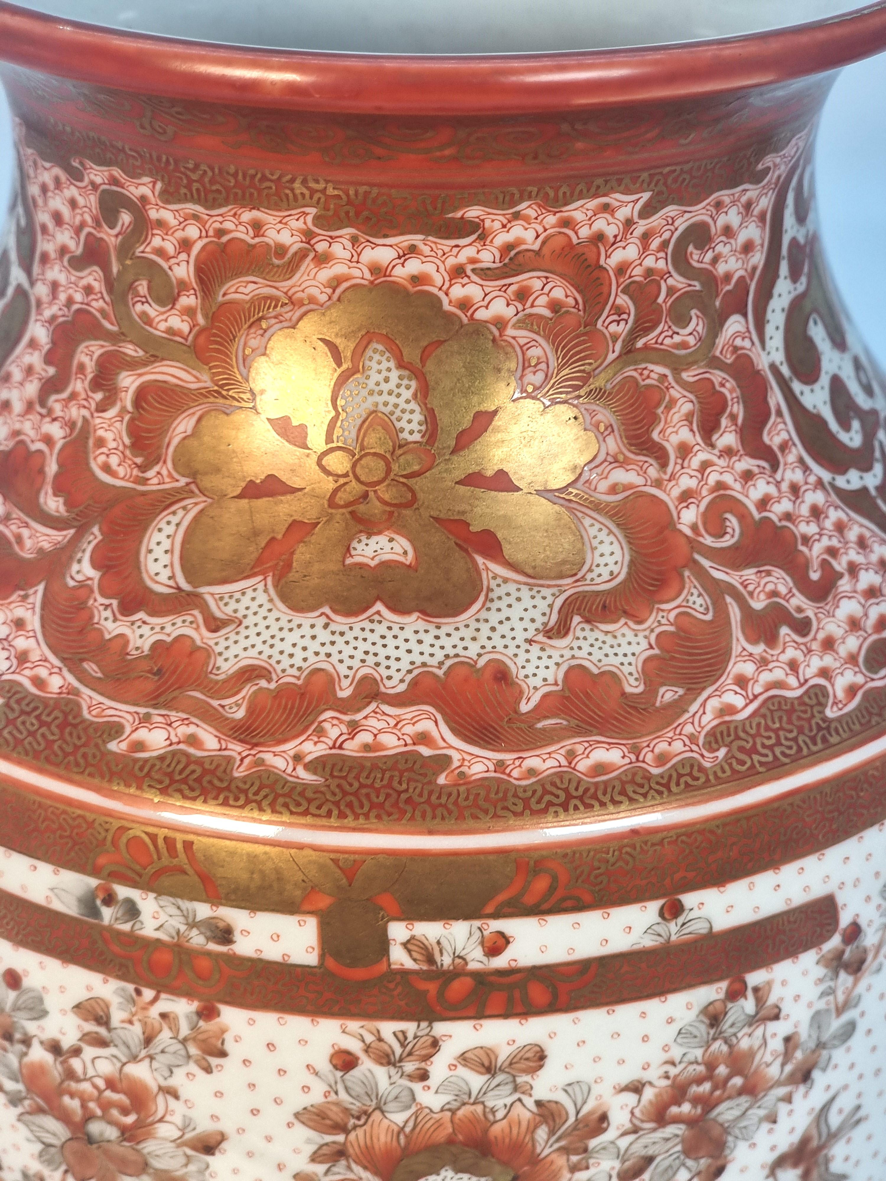 A  pair of hand painted Japanese Kutani porcelain vases, circa 1890 For Sale 7