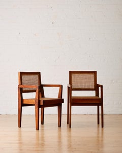 Paire de chaises en duvet fabriquées à la main par Pierre Jeanneret (modèle PJ-SI-20-A)