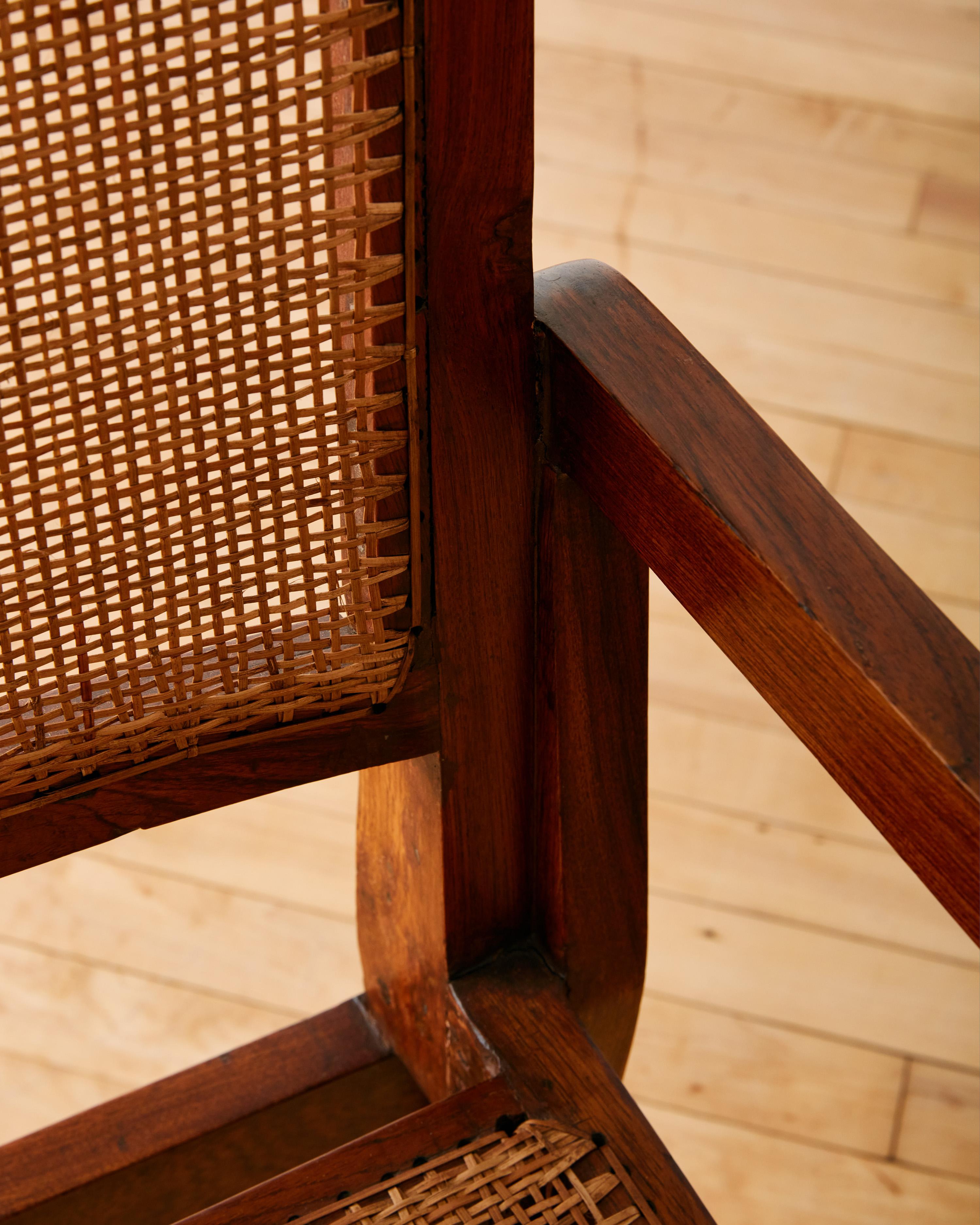 Paire de chaises en duvet fabriquées à la main par Pierre Jeanneret (modèle PJ-SI-20-A) en vente 2