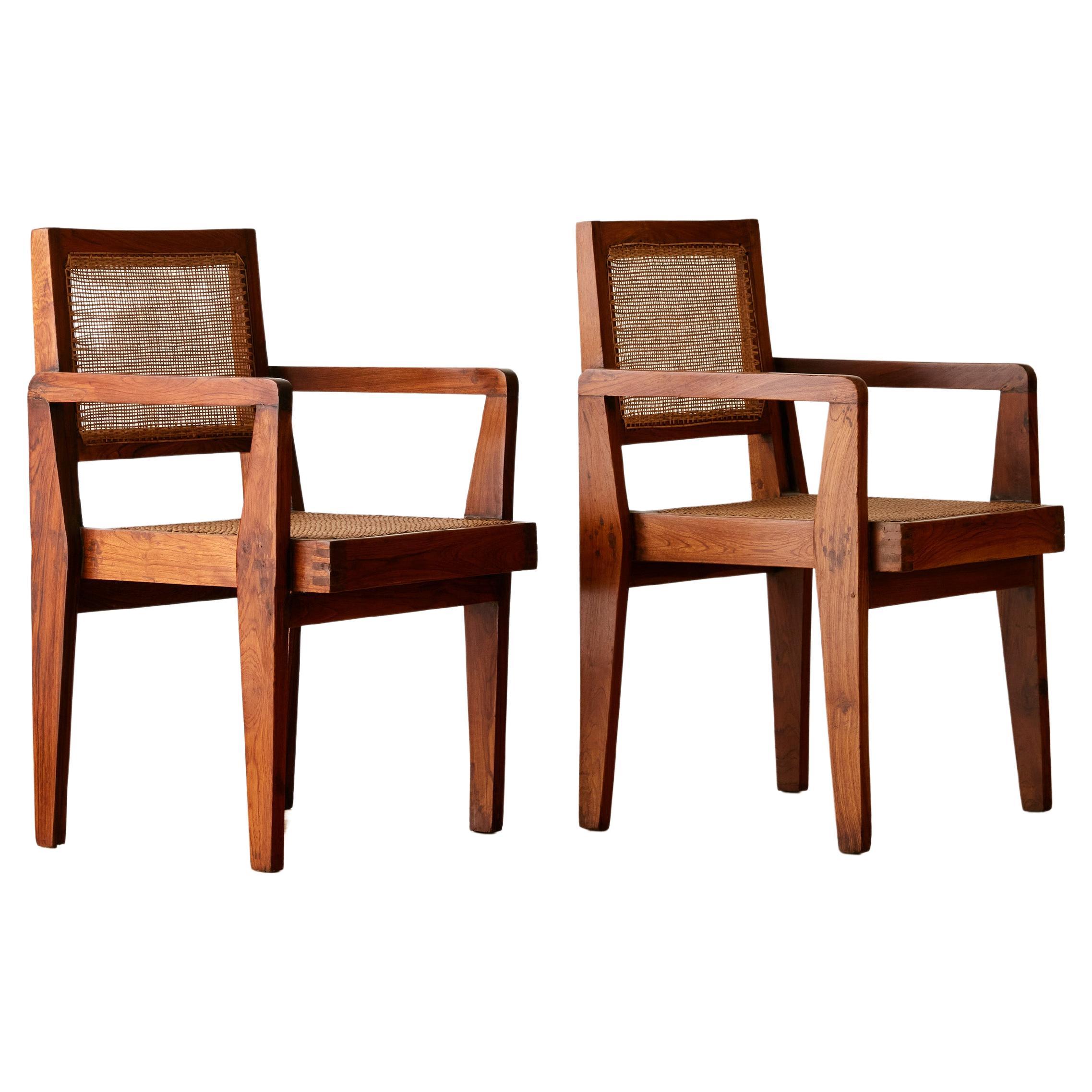 Ein Paar handgefertigte Daunenstühle von Pierre Jeanneret (Modell PJ-SI-20-A) im Angebot