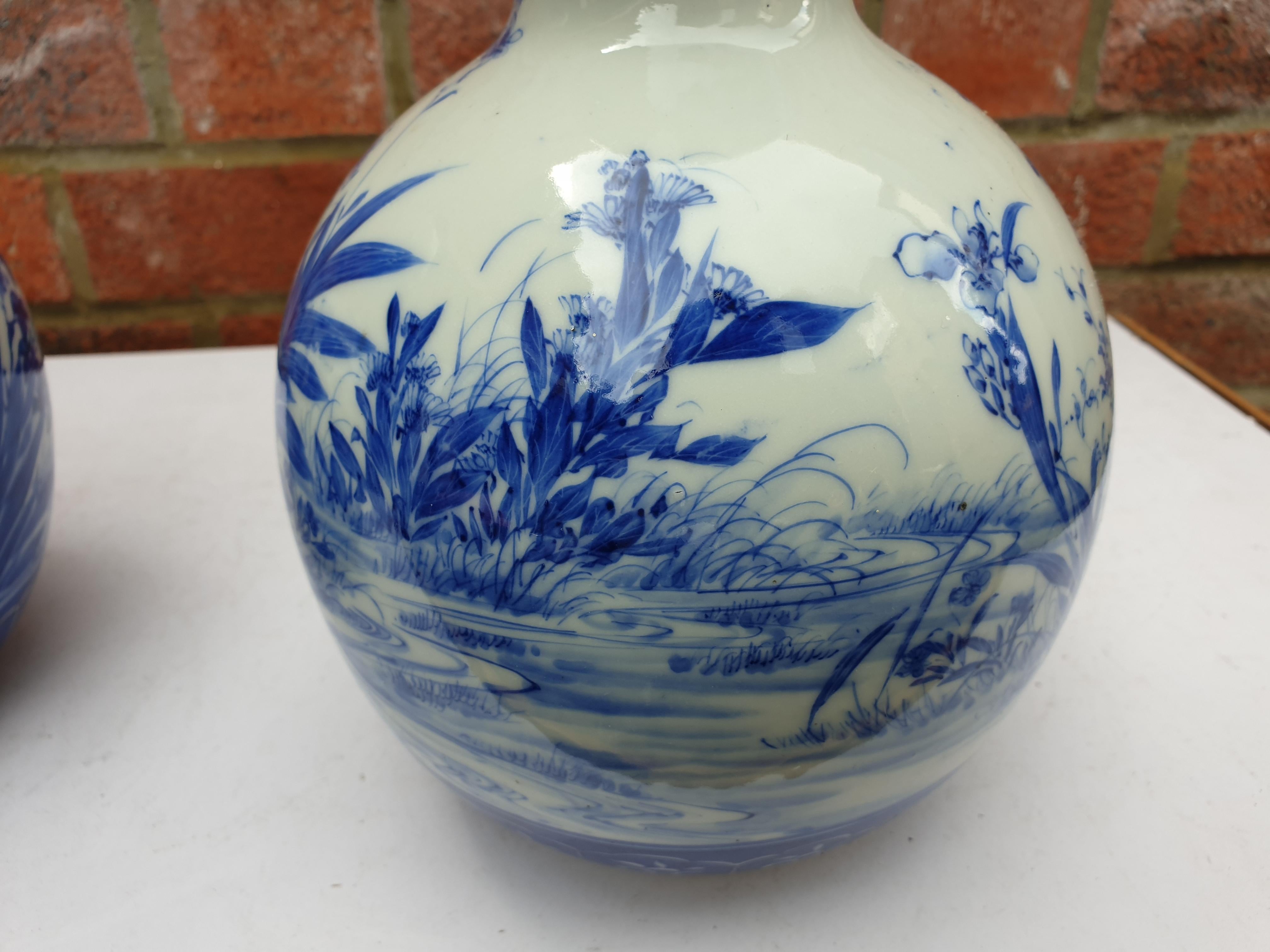 Pair of Handpainted Blue and White Meiji Period Double Gourde Vases In Good Condition For Sale In London, GB