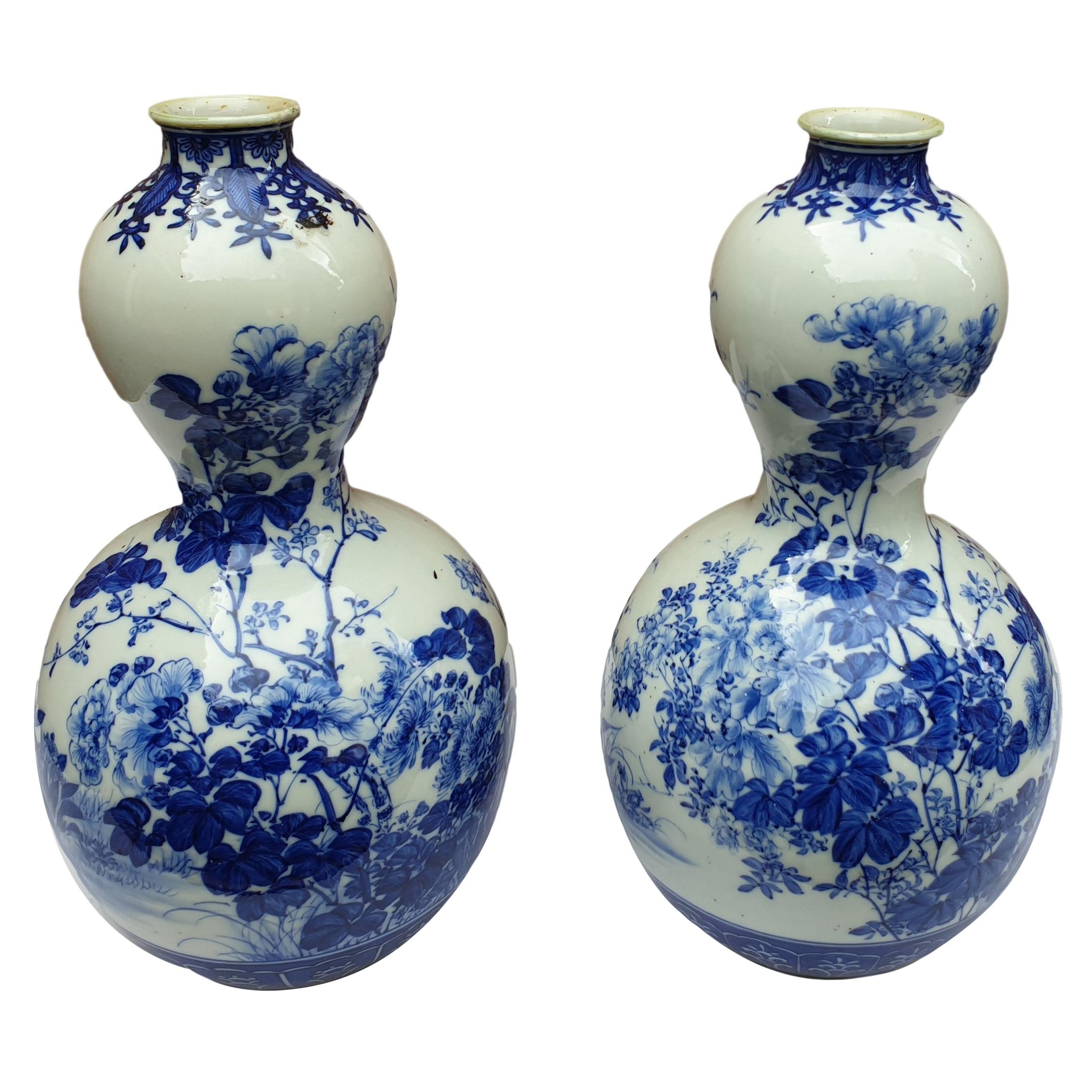 Pair of Handpainted Blue and White Meiji Period Double Gourde Vases For Sale