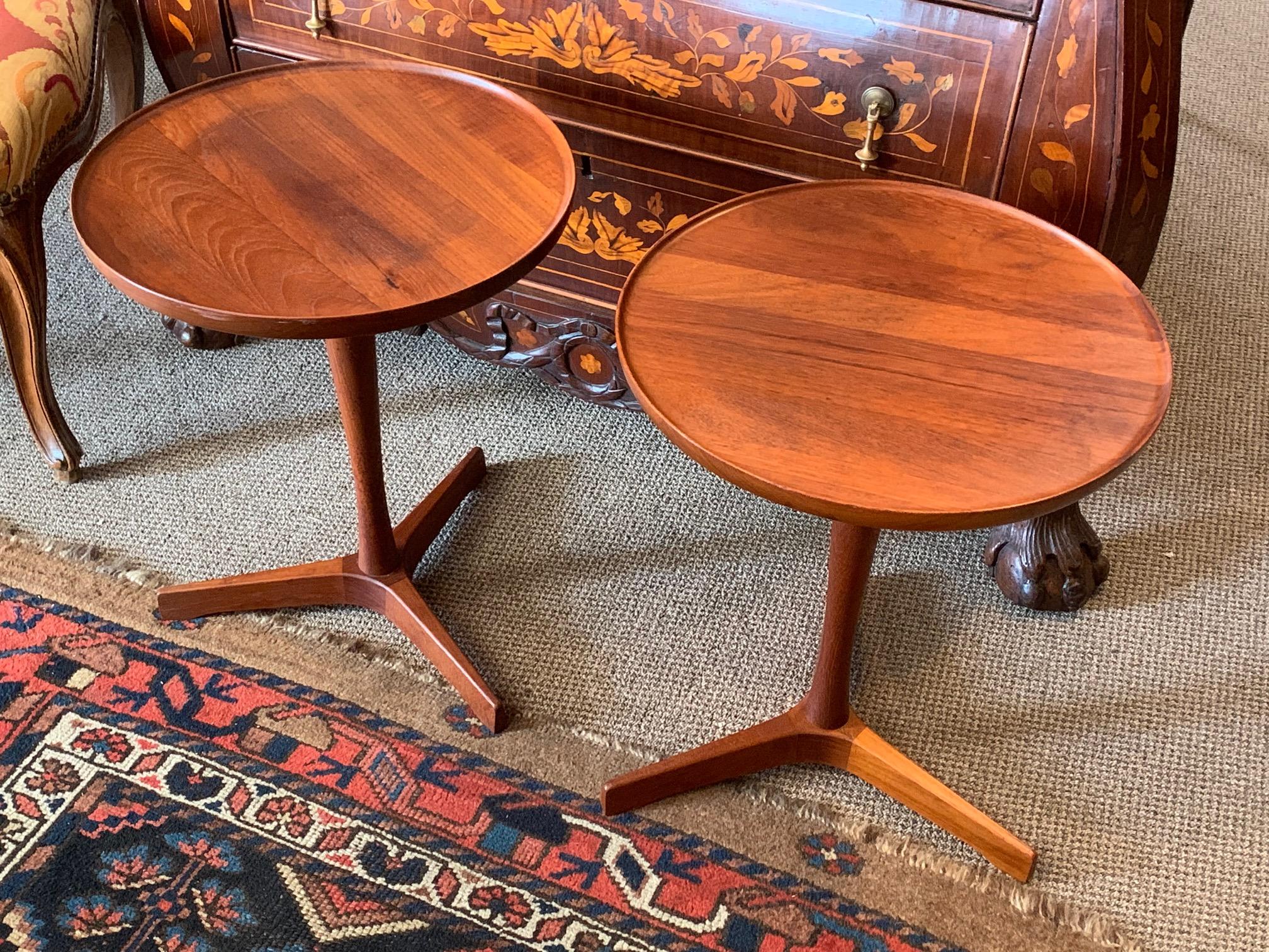 A great pair of Classic gueridons or occasional tables by Hans C.Andersen. Made in Denmark, circa 1960s, teak. The tops dismount for easier shipping.