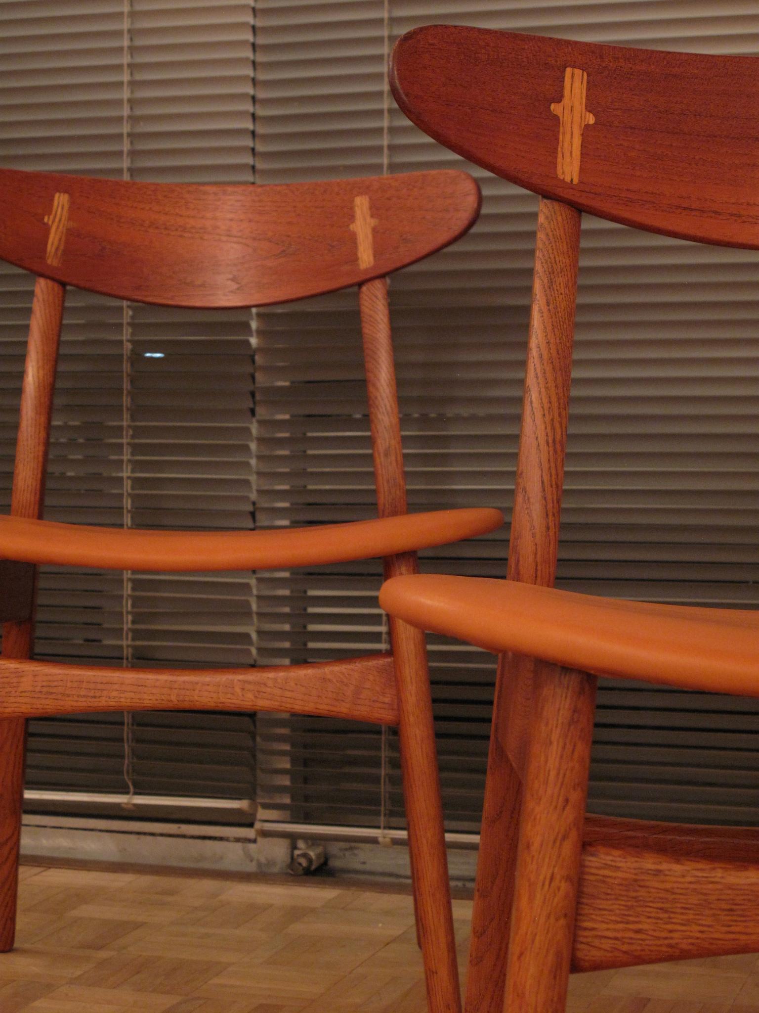 Pair of Hans Wegner CH30 Oak, Teak and Leather Chairs for Carl Hansen & Son 2