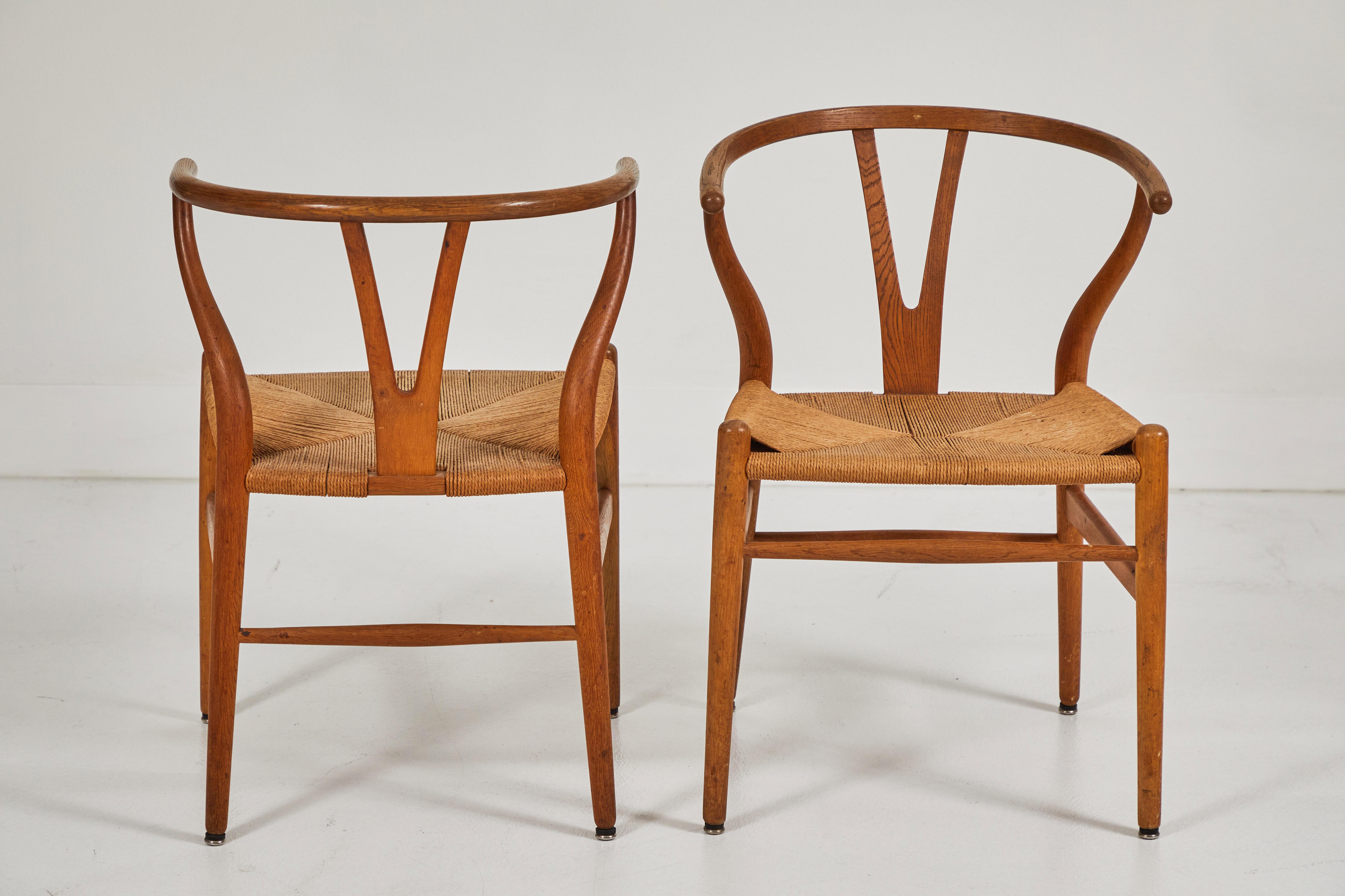 Mid-Century Modern Pair of Hans Wegner Wishbone Chairs