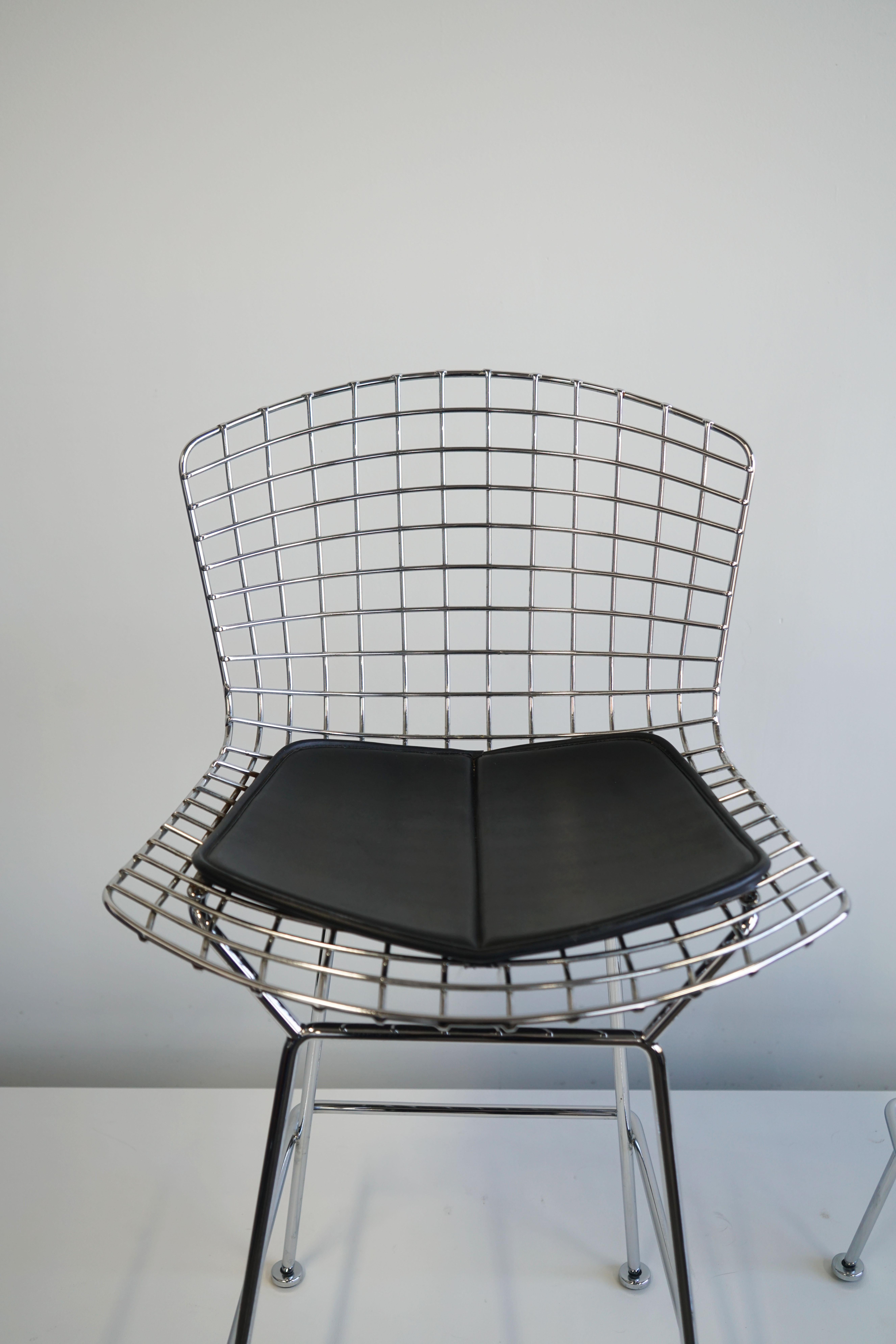 A pair of Harry Bertoia Bar stools for Knoll, set of 2 with black pads In Good Condition In Chicago, IL