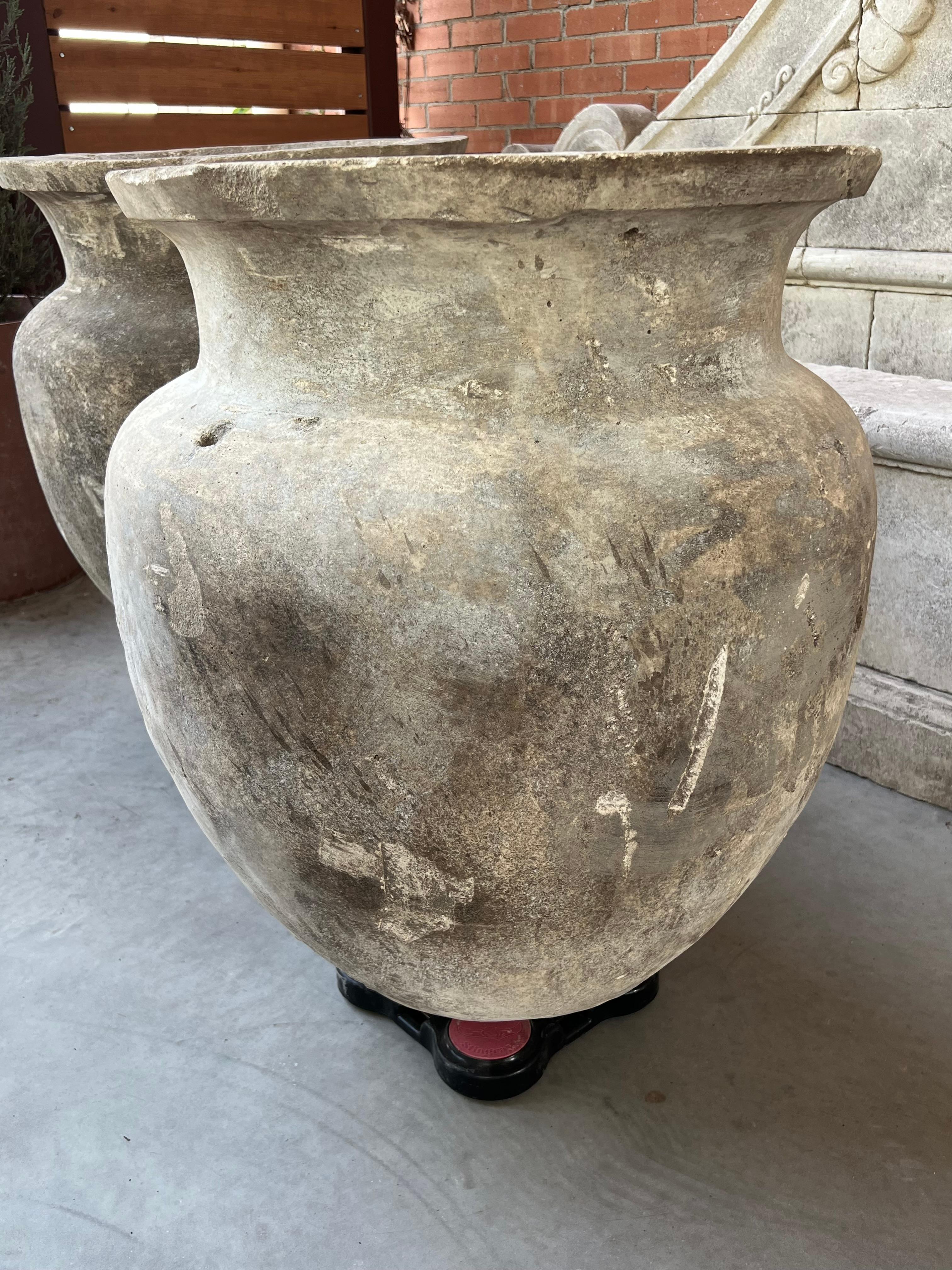 Paire de pots Orcio en pierre lourde du sud de l'Italie en vente 5