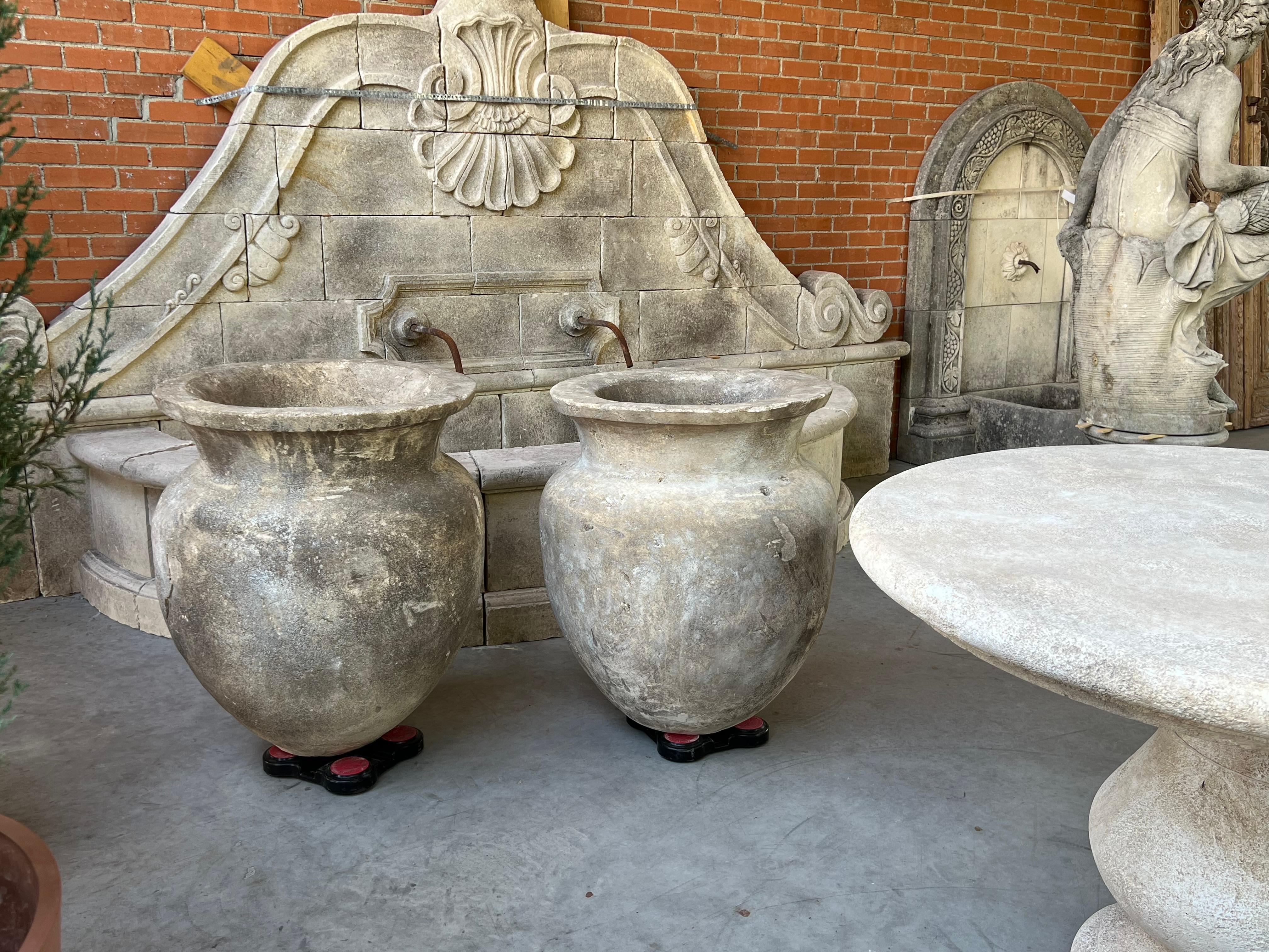 Paire de pots Orcio en pierre lourde du sud de l'Italie en vente 6