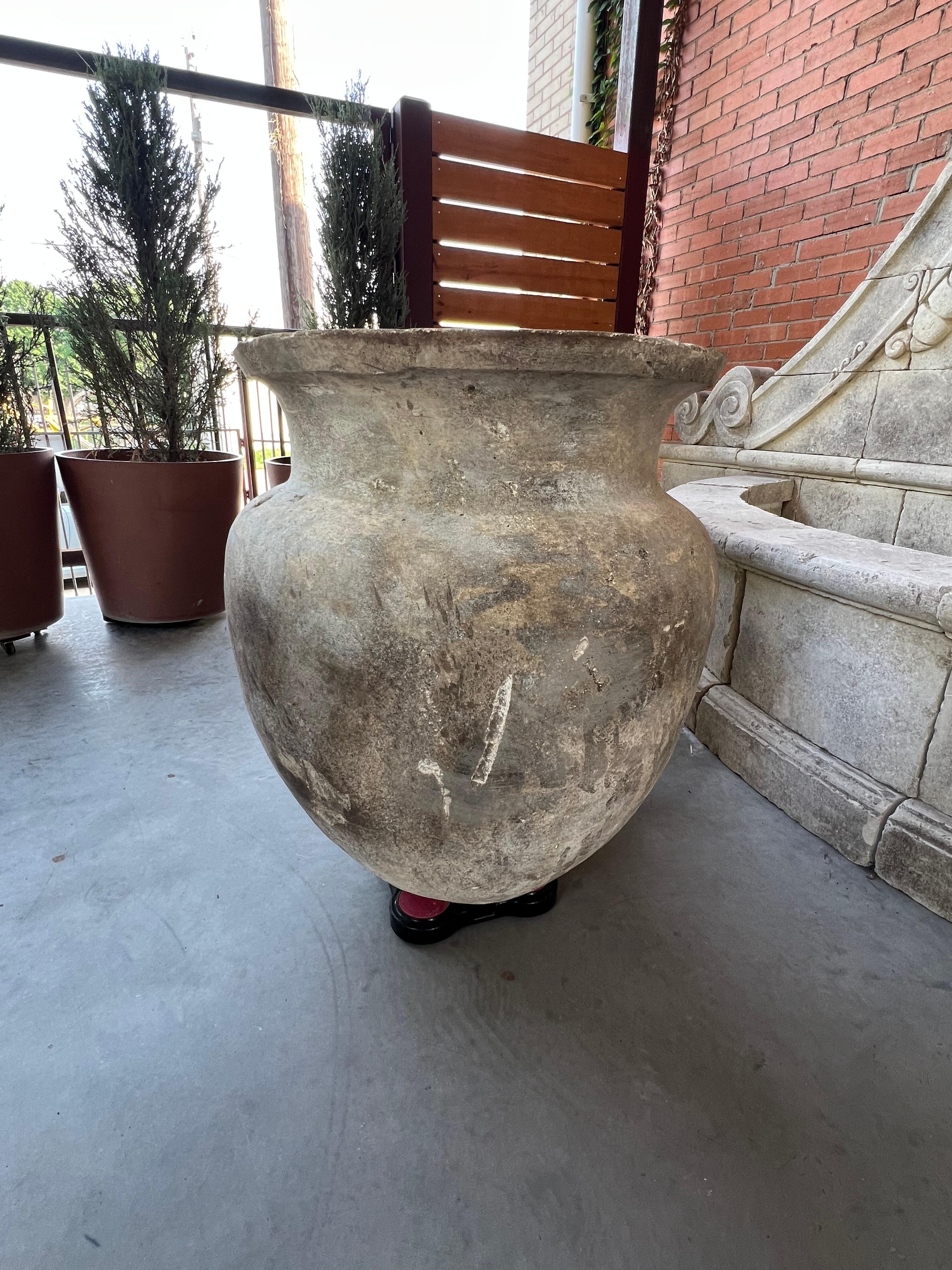XXIe siècle et contemporain Paire de pots Orcio en pierre lourde du sud de l'Italie en vente