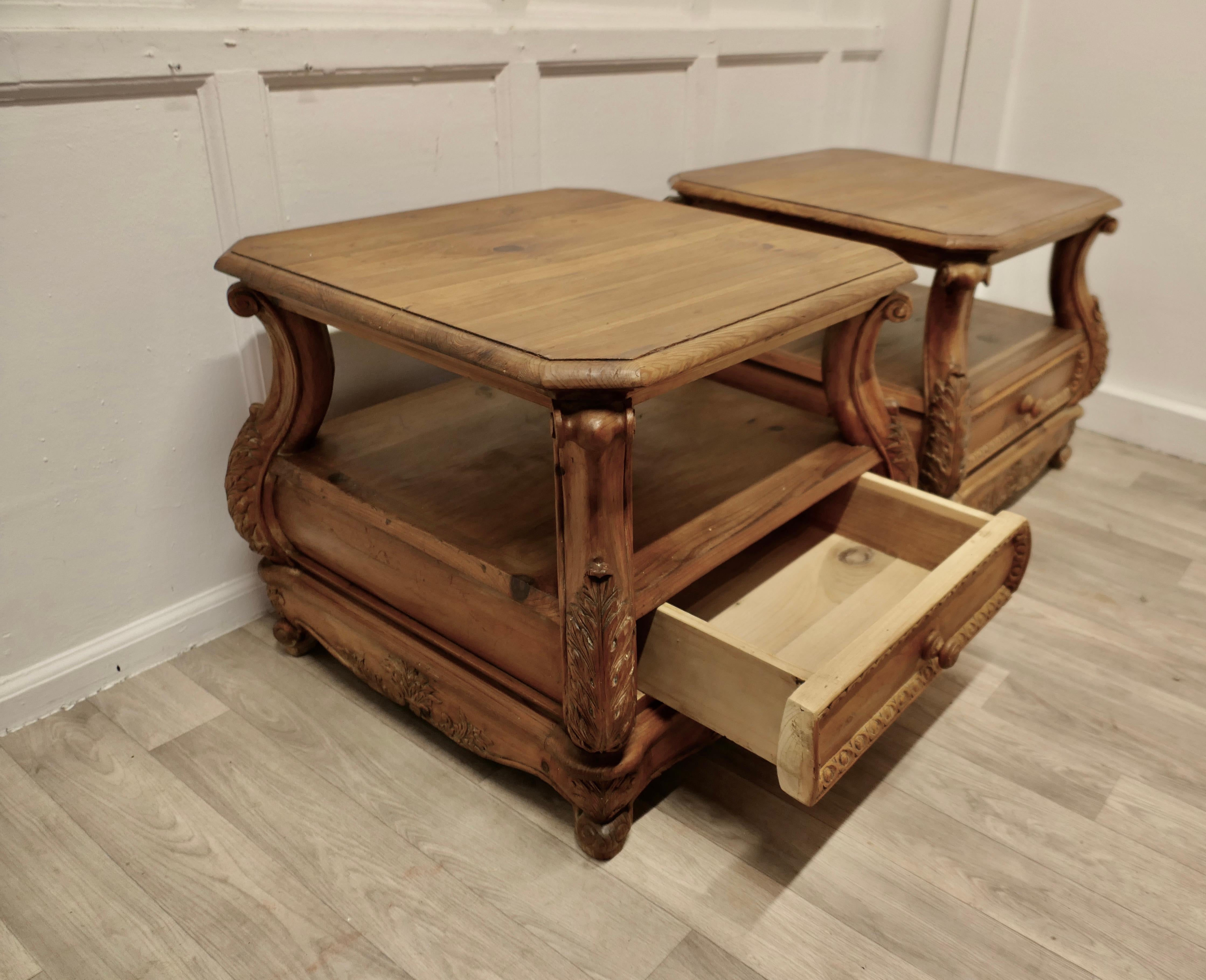A Pair of Heavy Pine Low Side Tables or Bedside Cabinets In Good Condition For Sale In Godshill, Isle of Wight