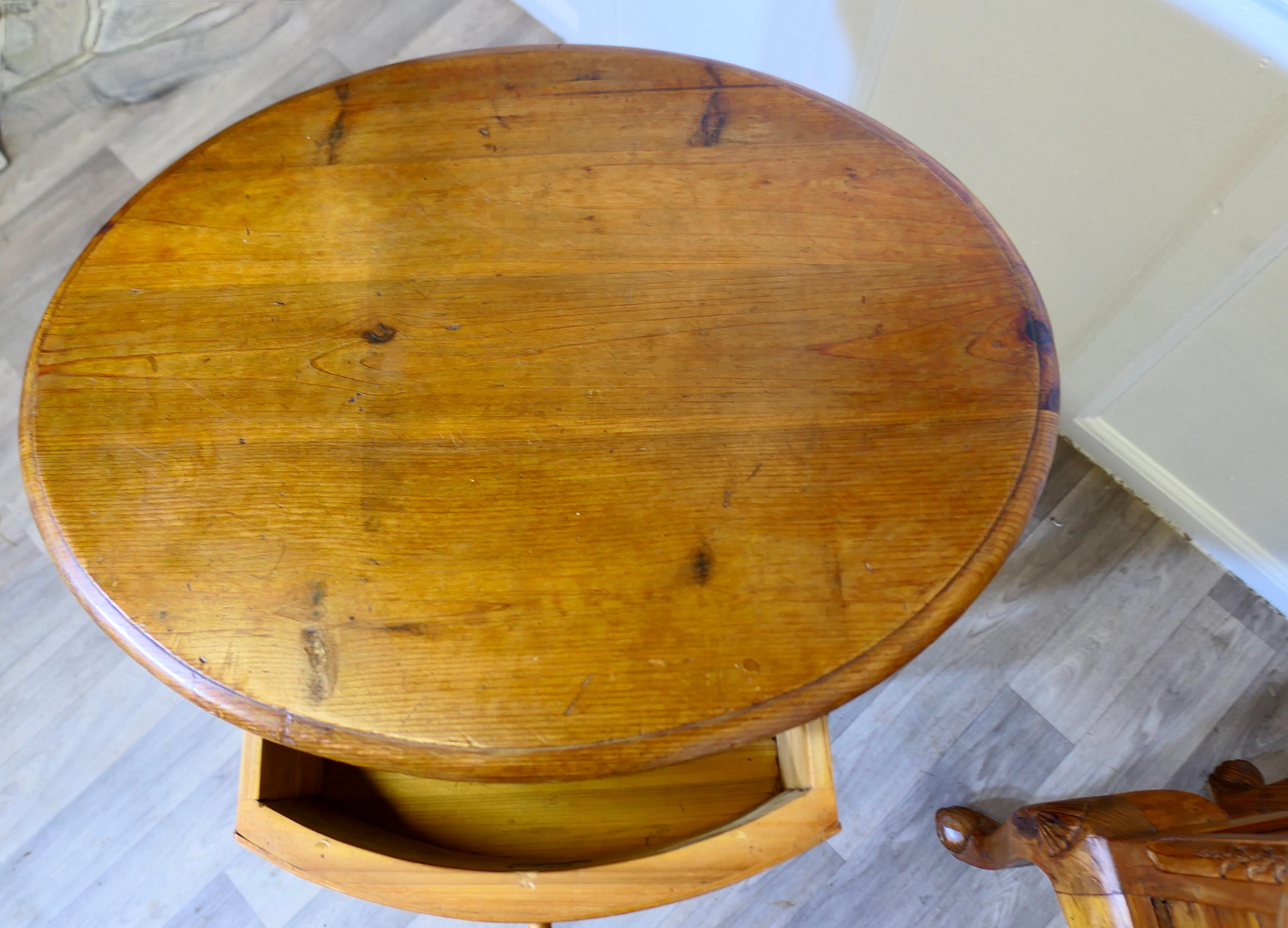 Pin Paire de tables d'appoint ou de chevets en pin lourd en vente