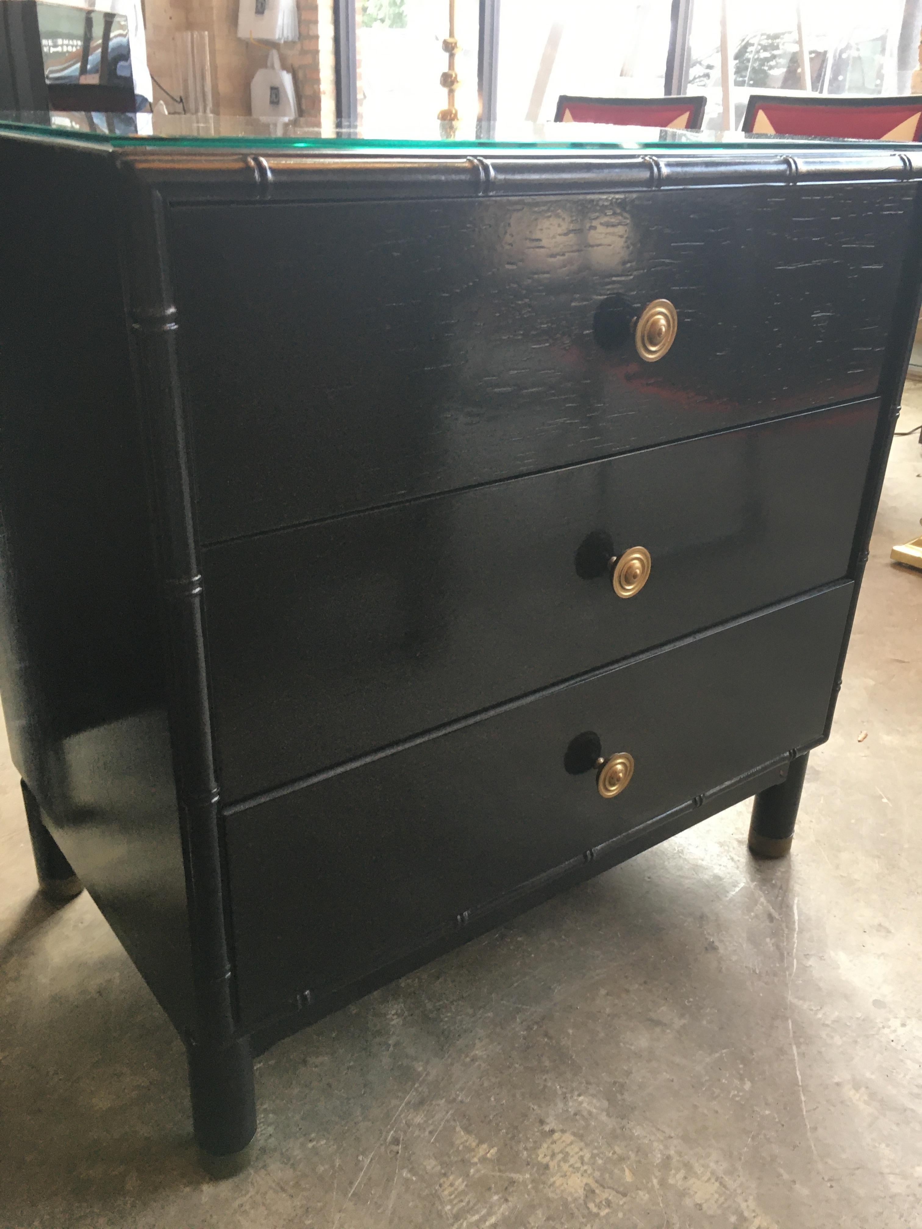 Pair of Henredon Black 3-Drawer Chests In Good Condition In Chicago, IL