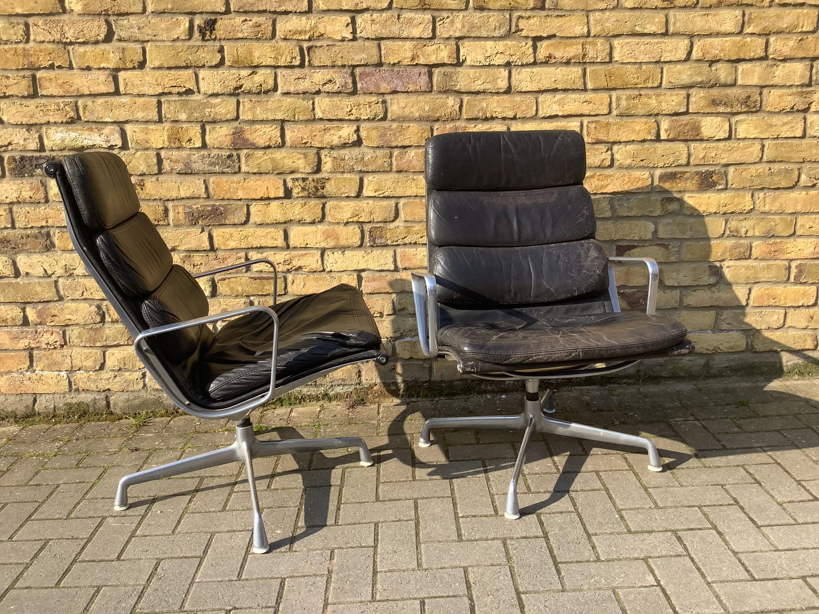 Pair of Herman Miller Aluminium Group Lounge Chair For Sale 4