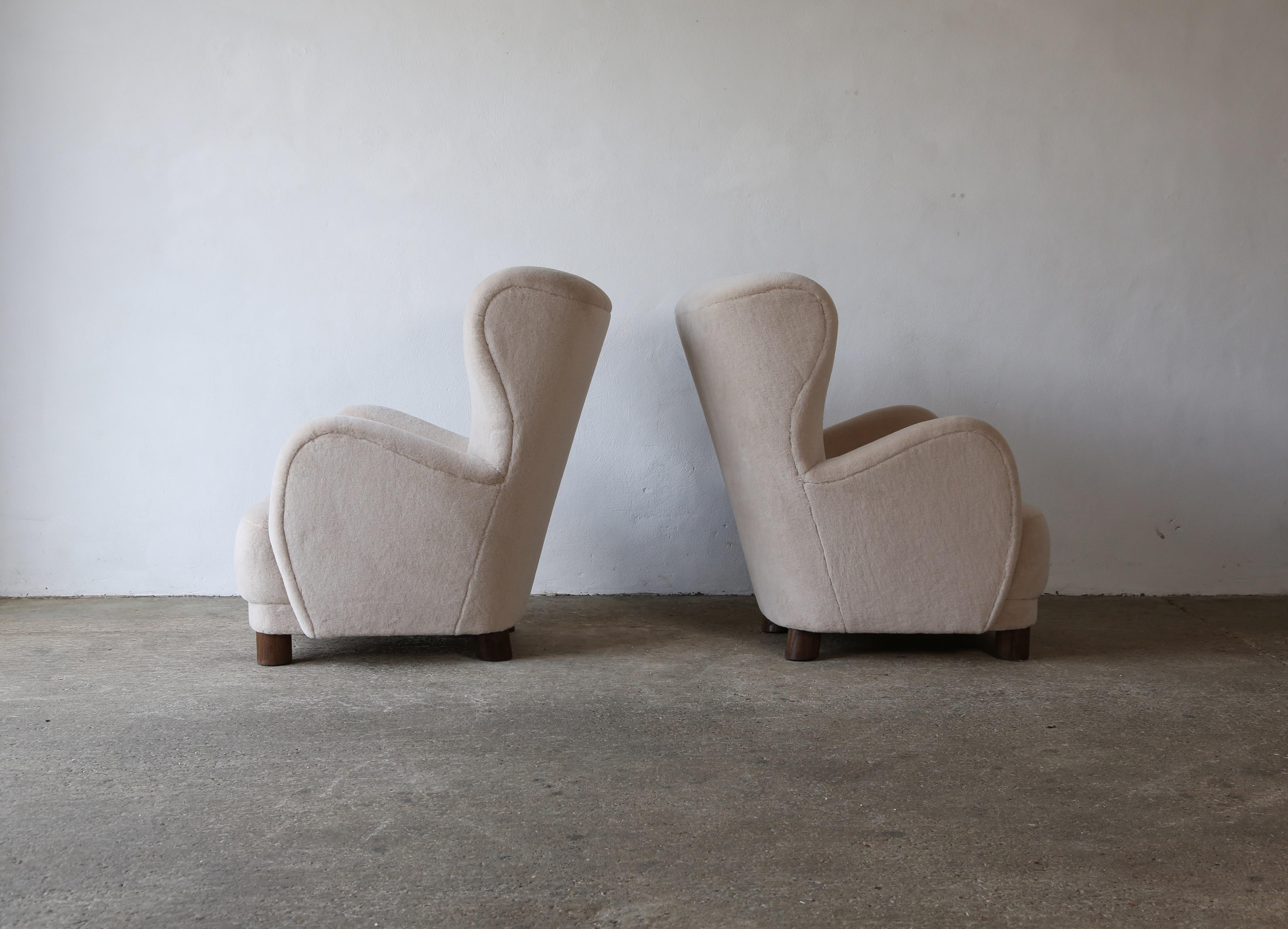 A Pair of High Back Arm Chairs, Upholstered in Pure Alpaca In Good Condition For Sale In London, GB