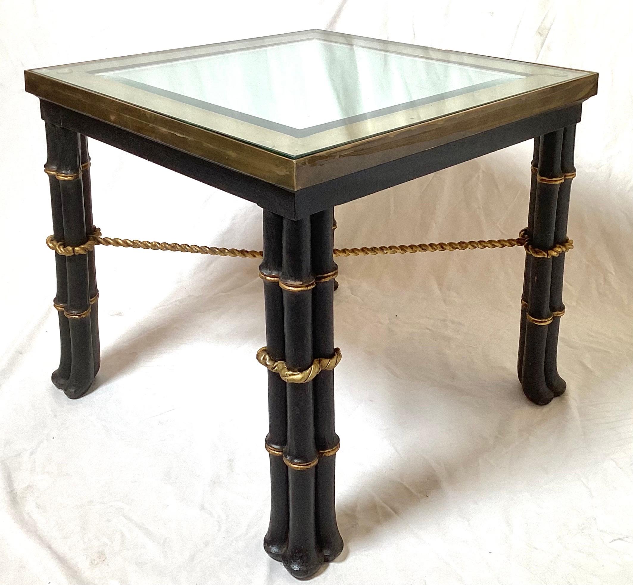 Paire de tables d'appoint Hollywood Regency en laiton et ébène en vente 3