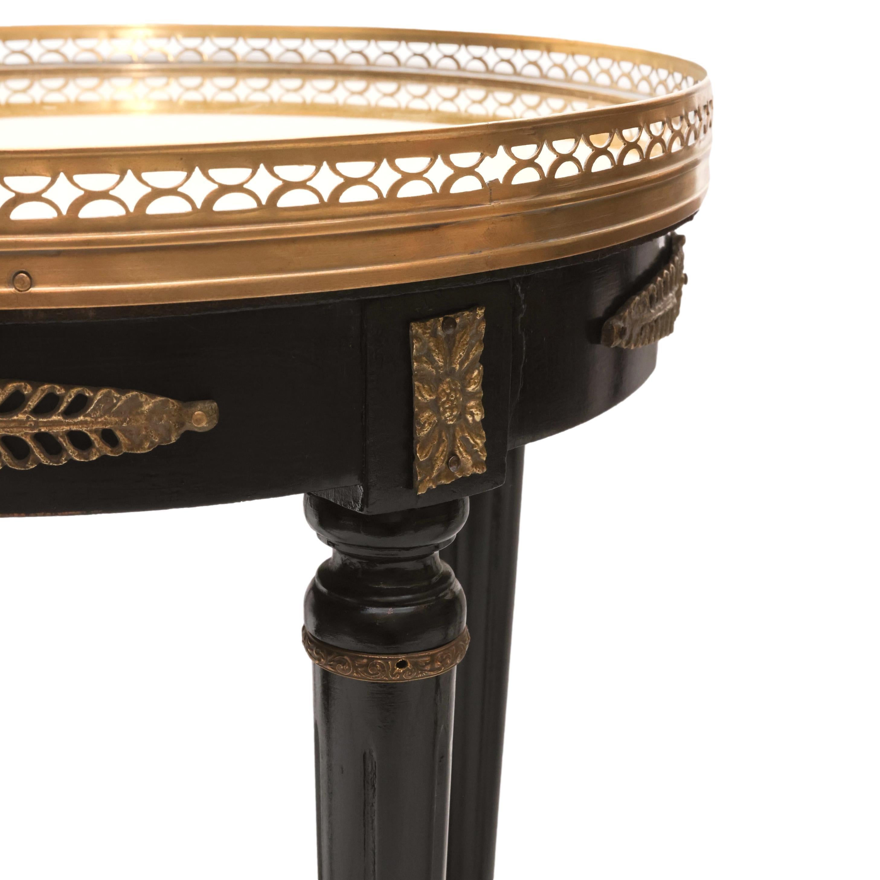 A Pair of Hollywood Regency Style Black Lacquered Side Tables, France 1940. In Good Condition In Banner Elk, NC