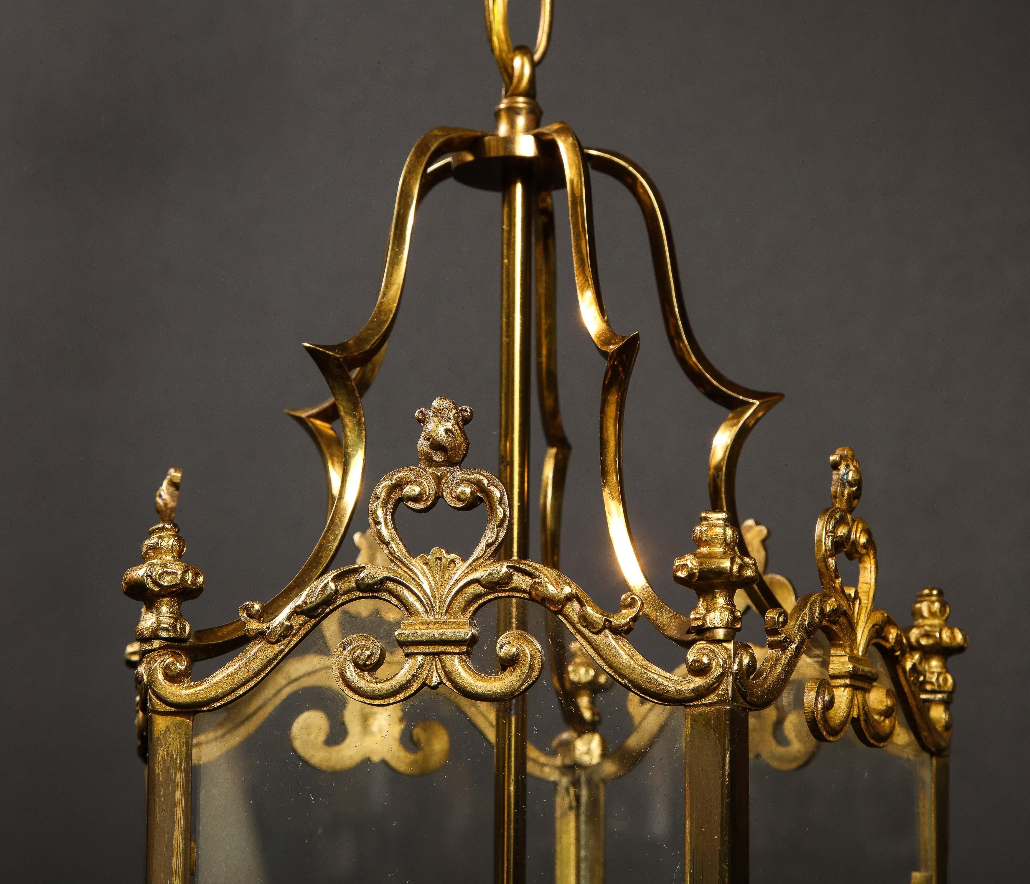 Pair of Hollywood Regency Style Gilt Brass and Glass Lanterns For Sale 5