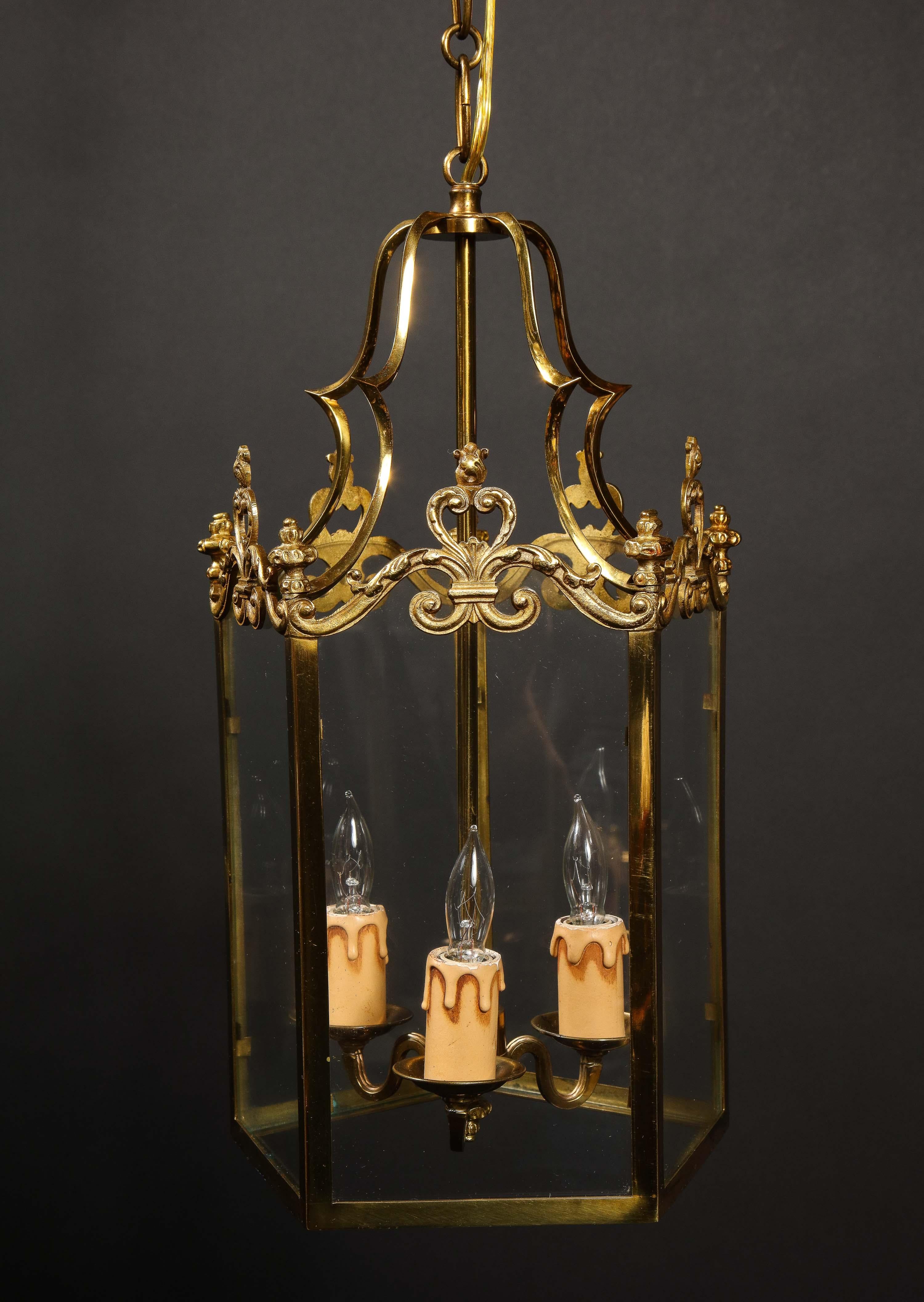 Pair of Hollywood Regency Style Gilt Brass and Glass Lanterns For Sale 10